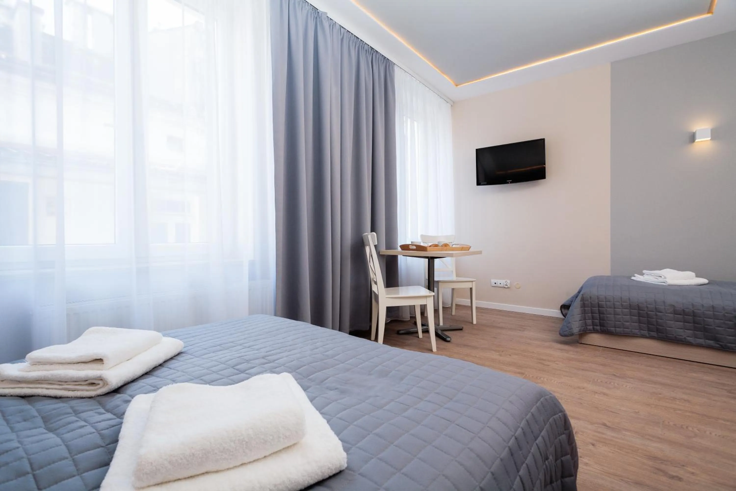 Photo of the whole room, Bed in Apartamenty Platinia - komfortowe noclegi Kraków Stare Miasto