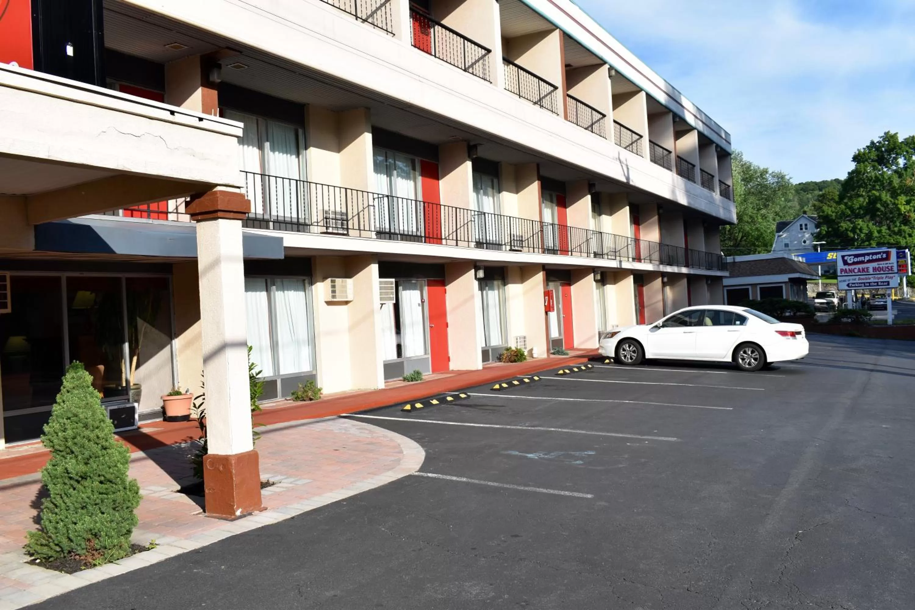 Property Building in Bridge Views Inn Stroudsburg