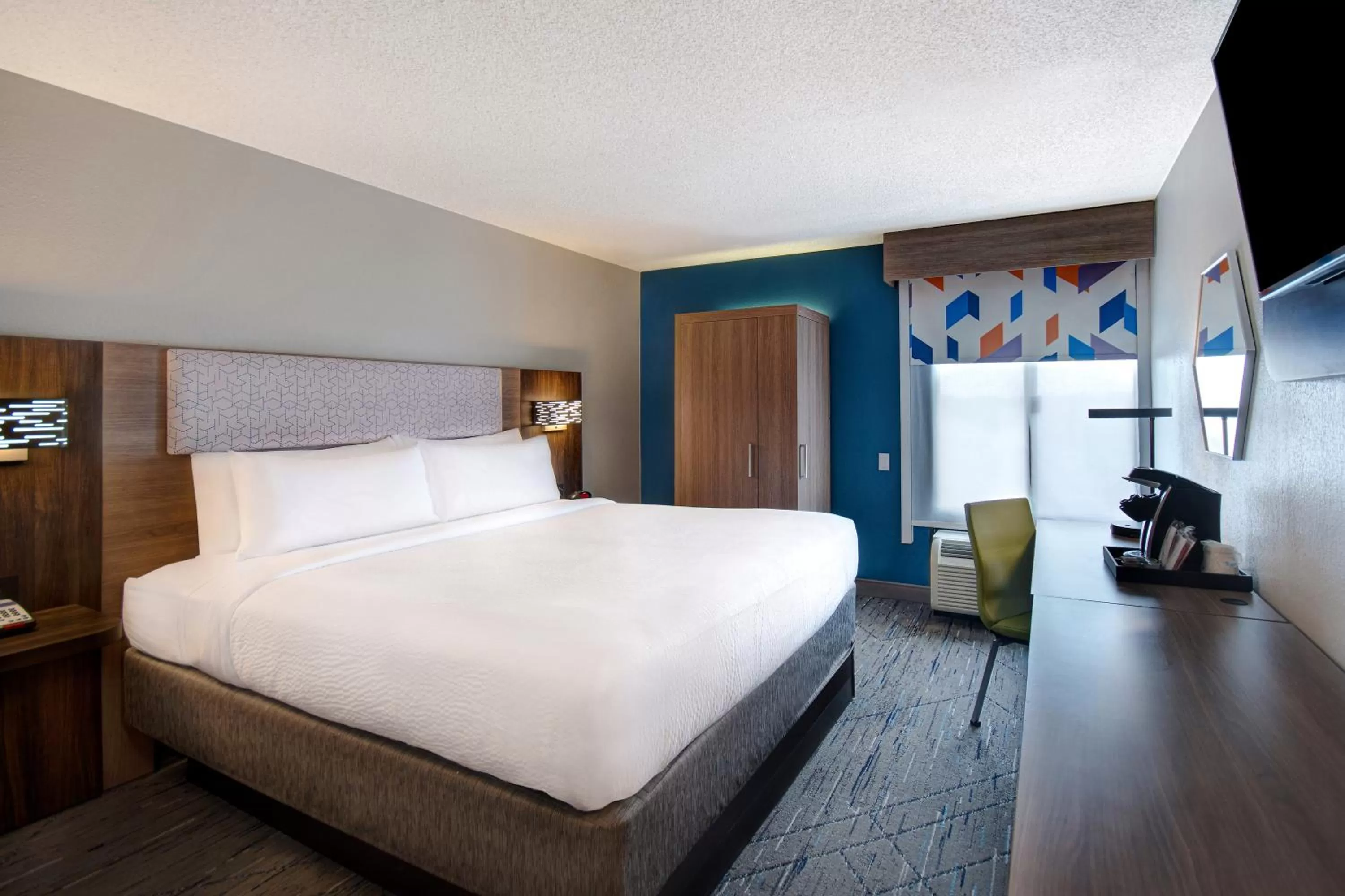 Bedroom, Bed in Holiday Inn Express Rochester - University Area by IHG