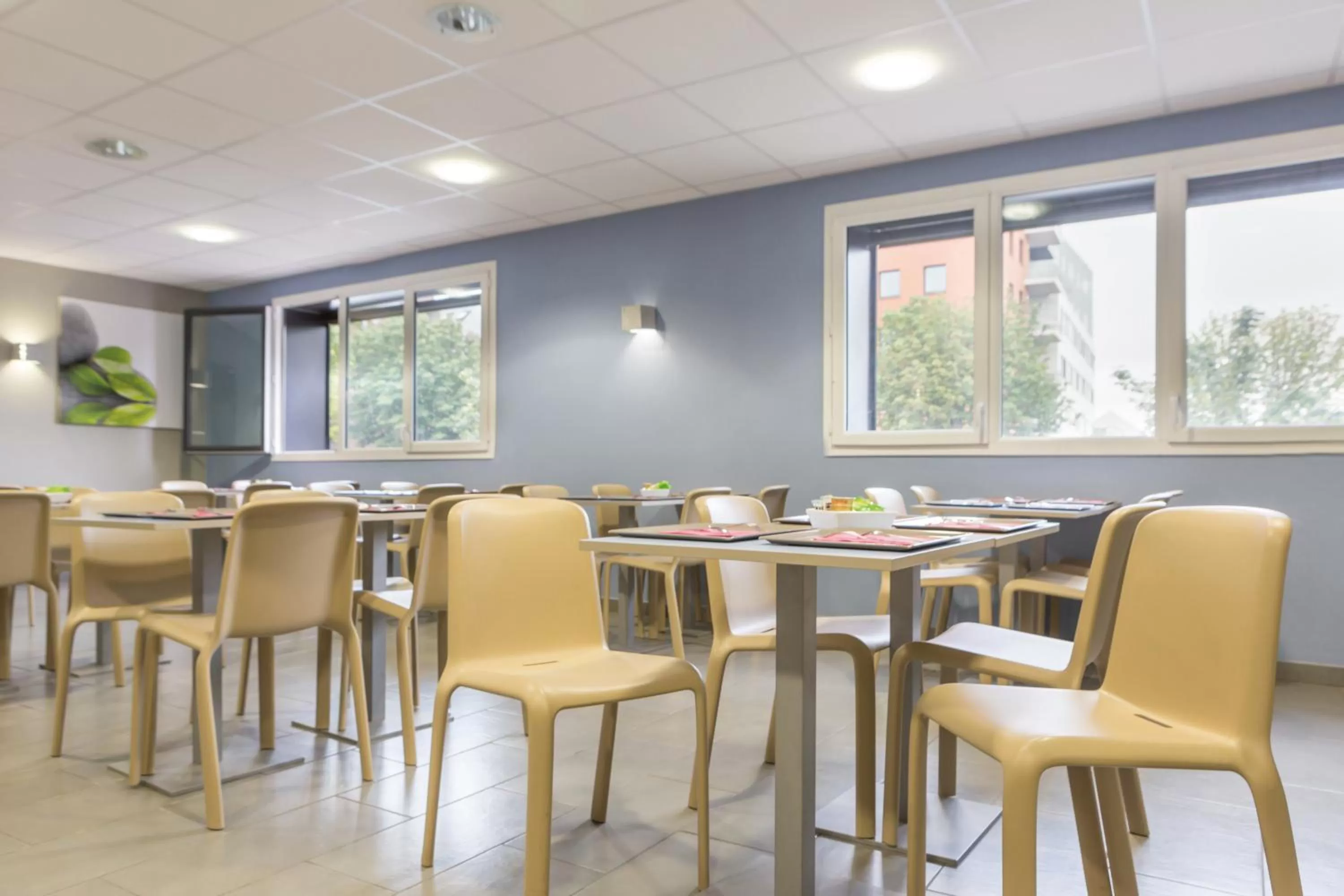 Buffet breakfast in Appart'City Confort Amiens Gare