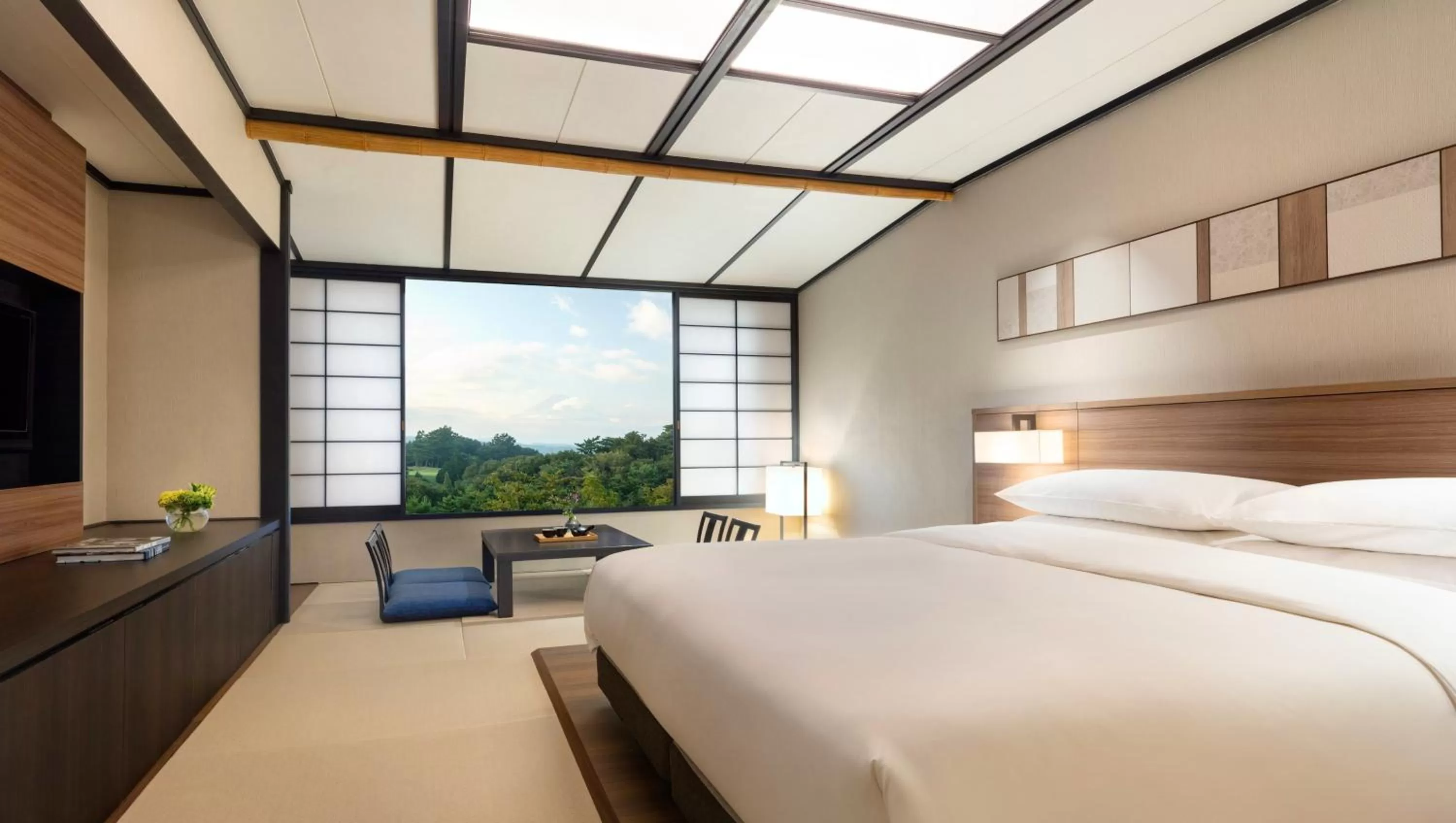 Garden view, Bed in Izu Marriott Hotel Shuzenji