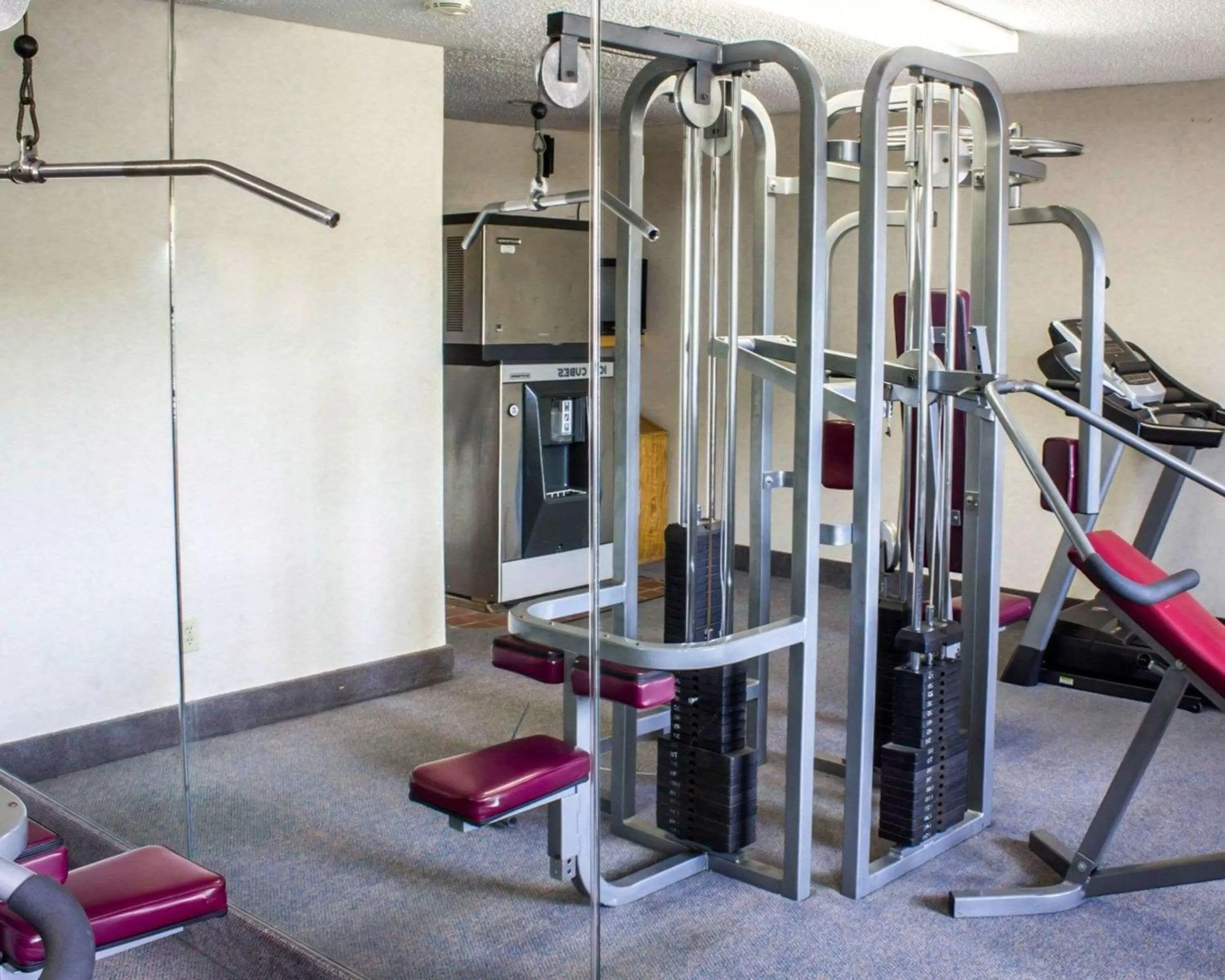 Fitness centre/facilities in Econo Lodge Inn & Suites Colonie Center Mall