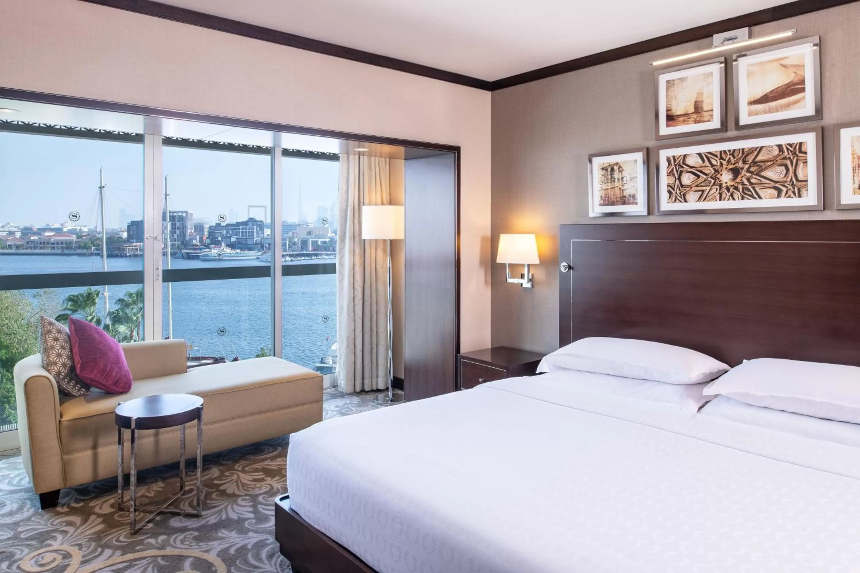 Club Room, Club lounge access, Guest room, 1 King - Breakfast, Afternoon Tea & Happy Hours  in Sheraton Dubai Creek Hotel & Towers
