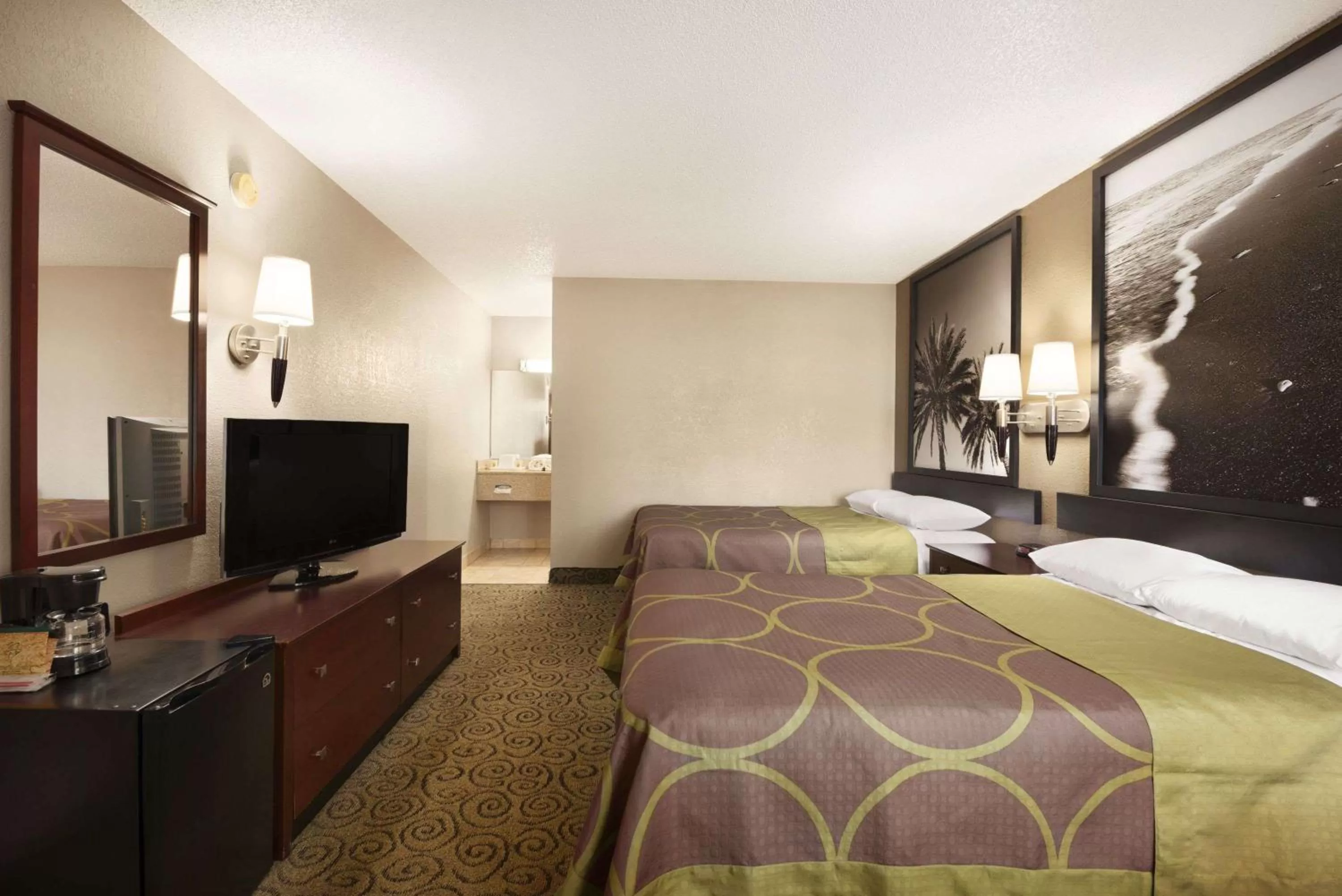 On site, Bed in Super 8 by Wyndham Ormond Beach