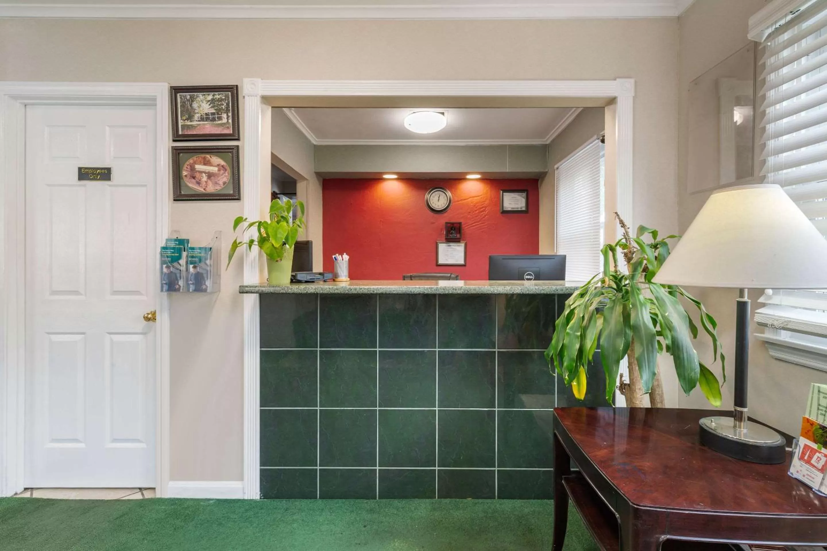 Lobby or reception in Econo Lodge Sturbridge Route 20