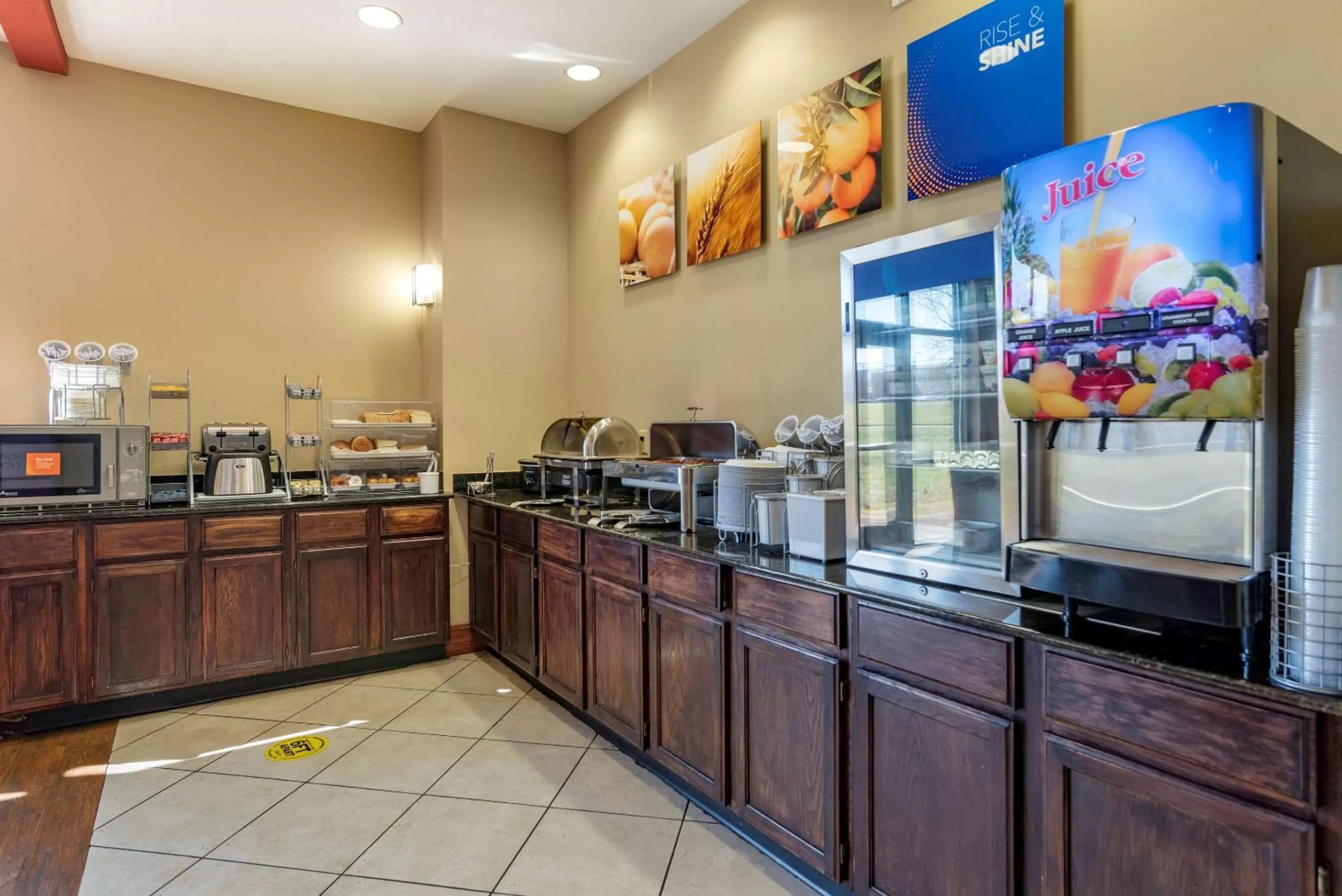 Restaurant/places to eat in Comfort Suites Airport South