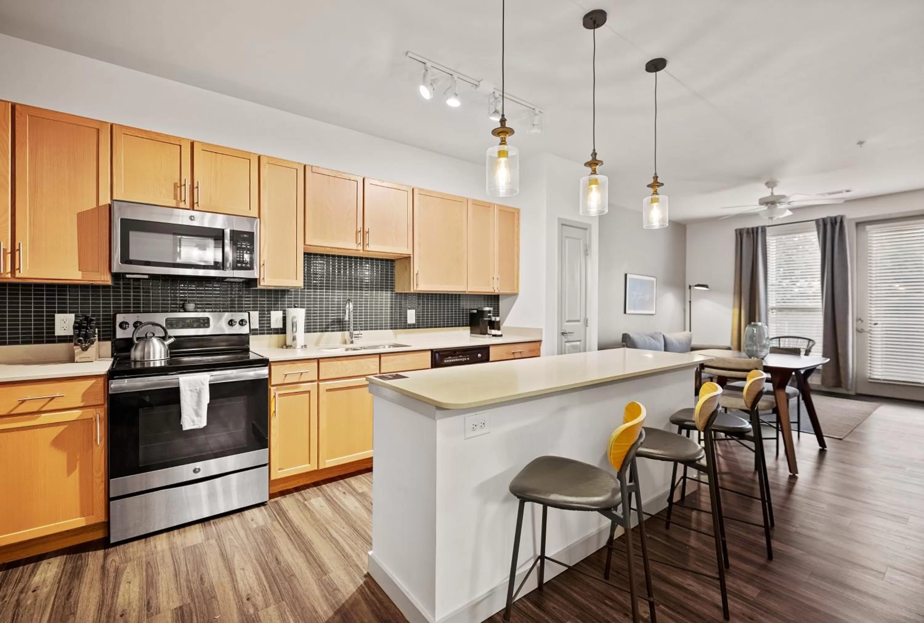 Kitchen or kitchenette in Placemakr Music Row - Vanderbilt