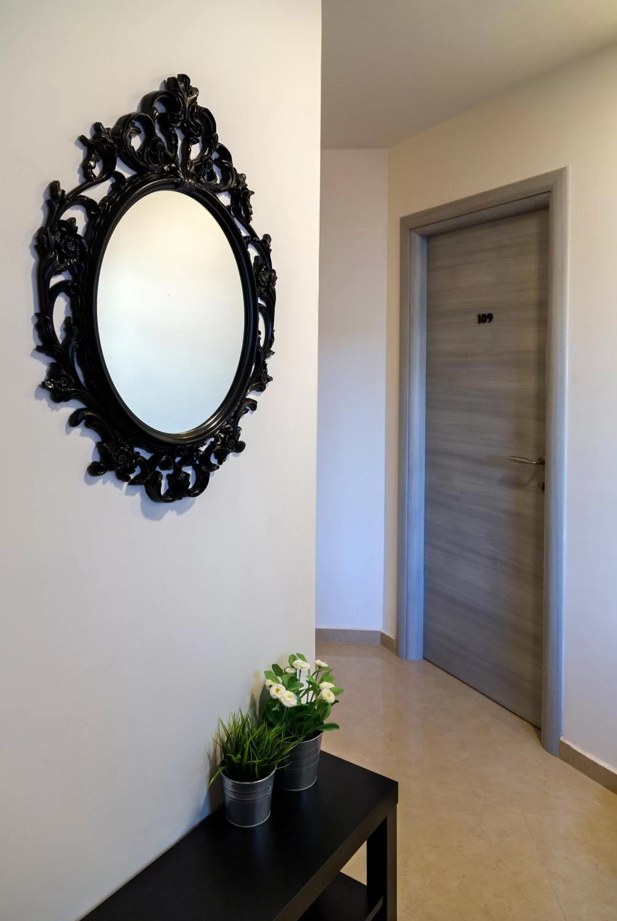 Decorative detail in Johnny Hotel