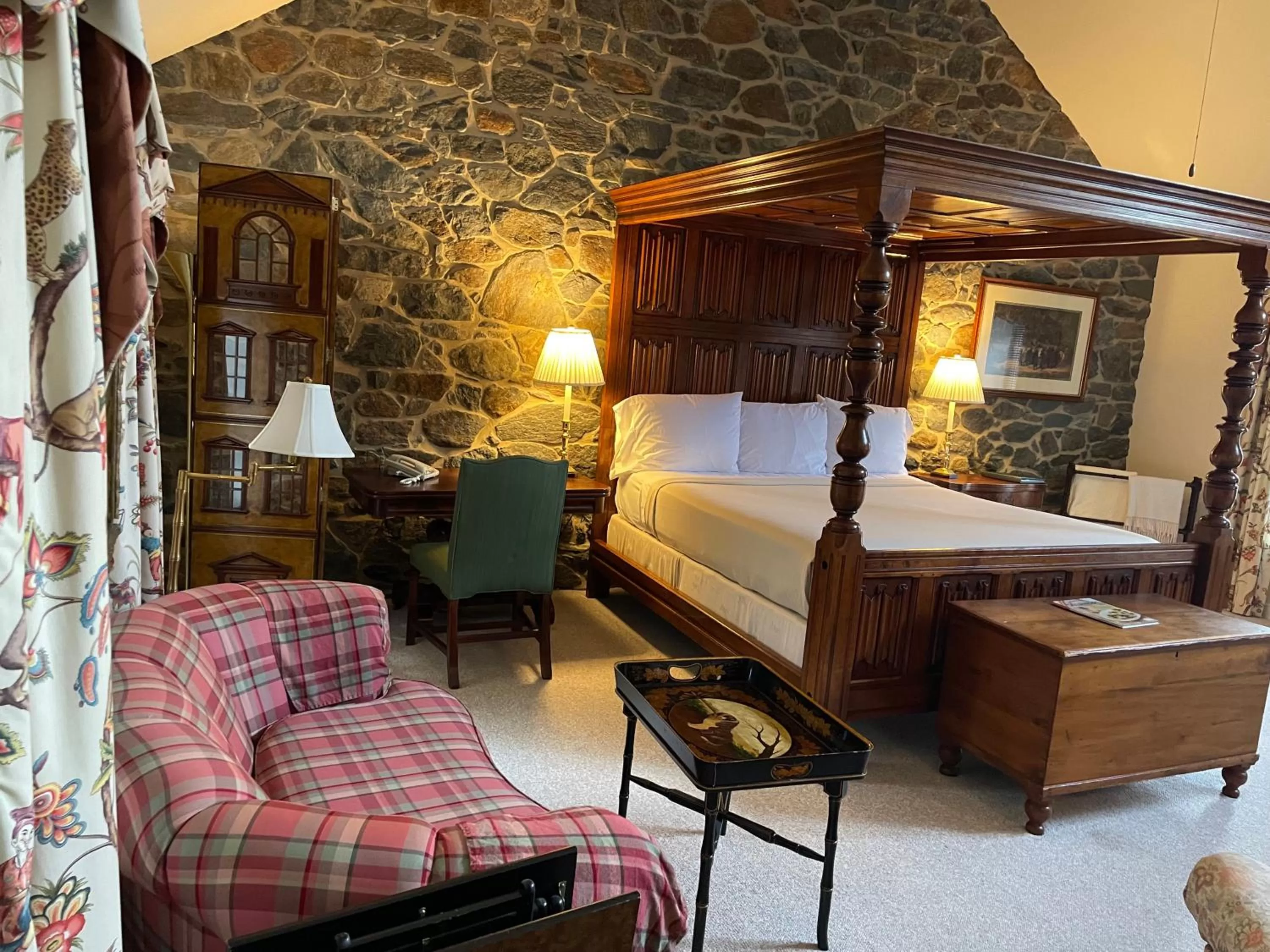 Bed in The Inn at Montchanin Village & Spa