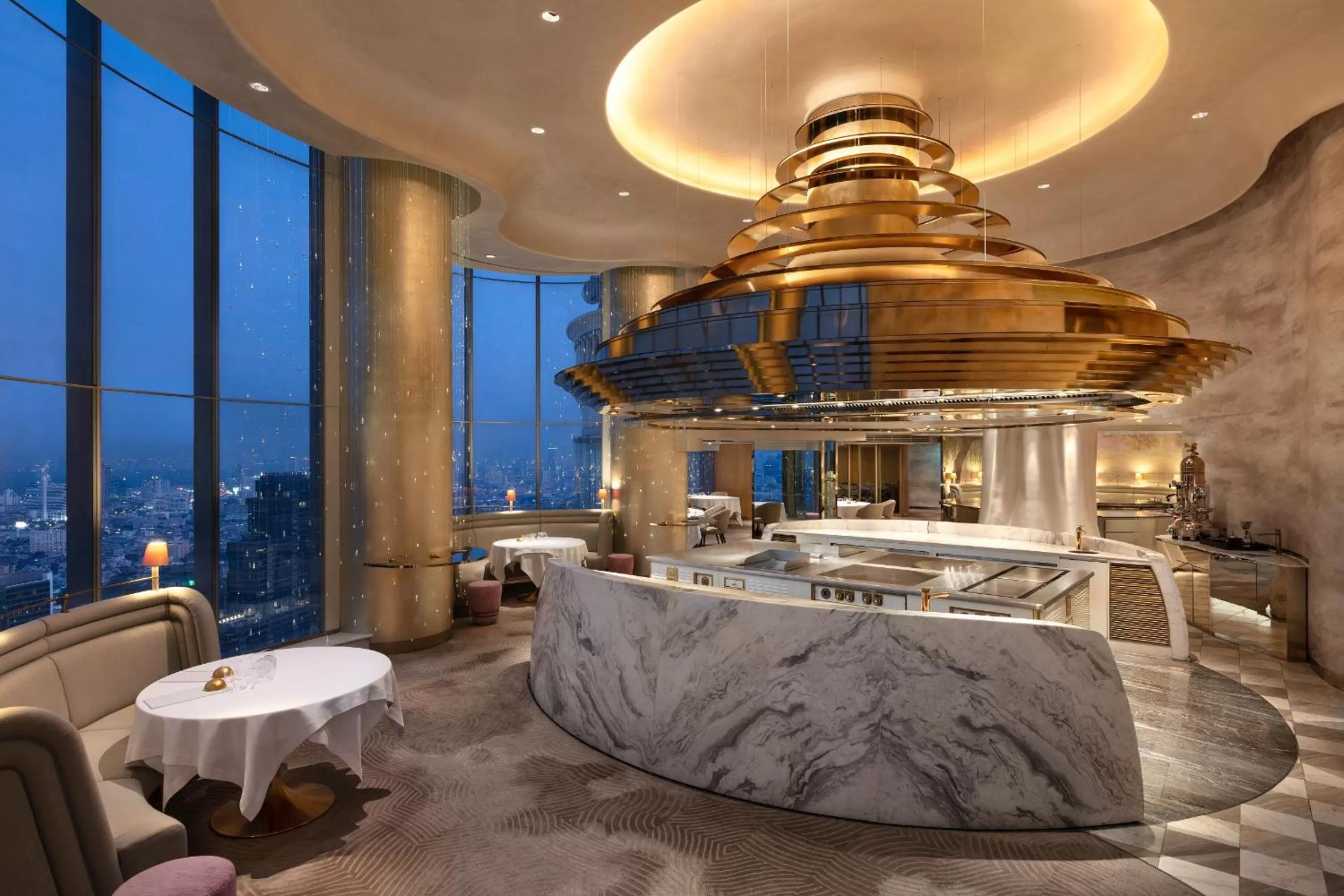 Restaurant/places to eat in lebua at State Tower