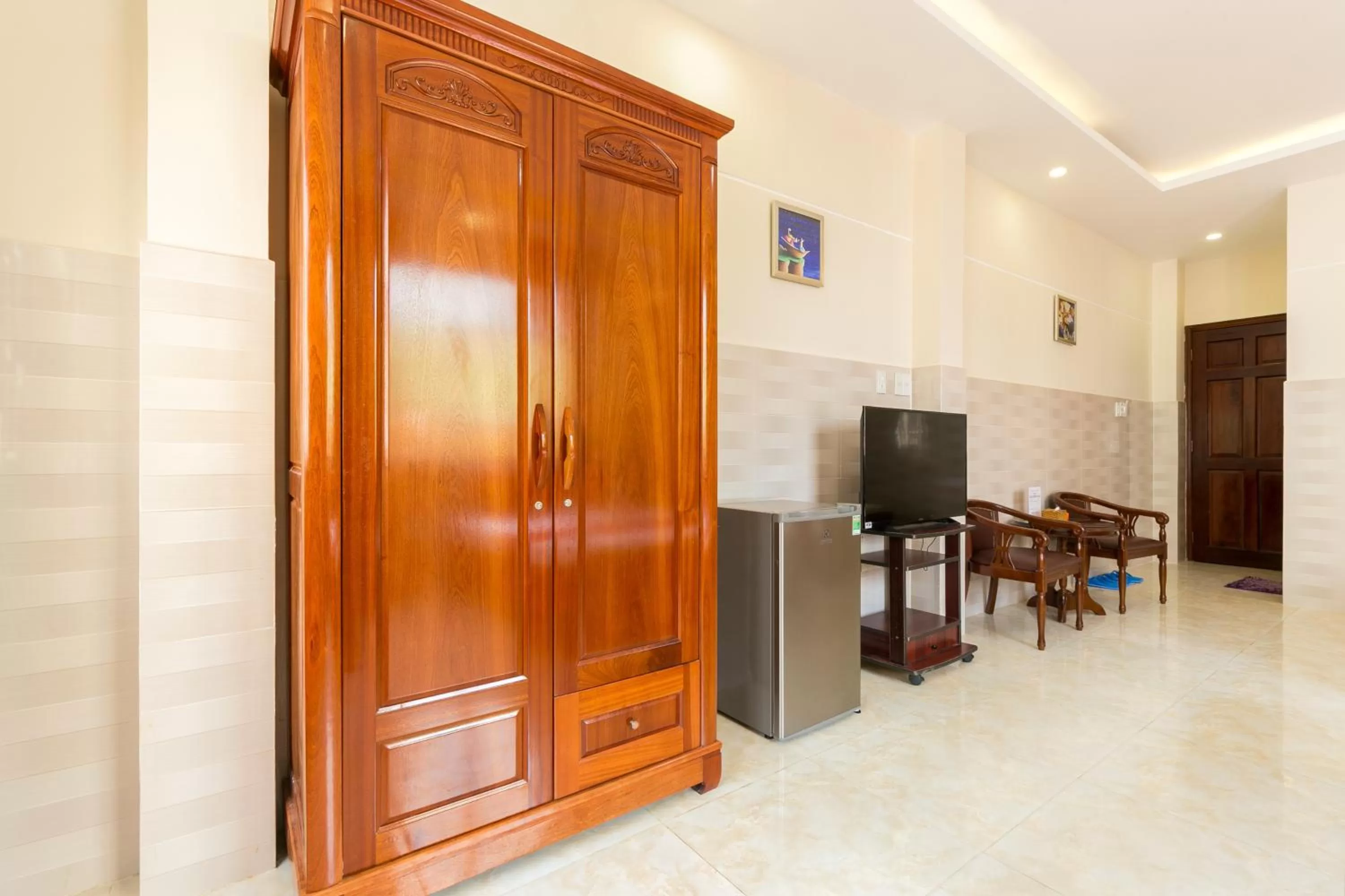 Communal lounge/ TV room in Ngoc Linh Hotel