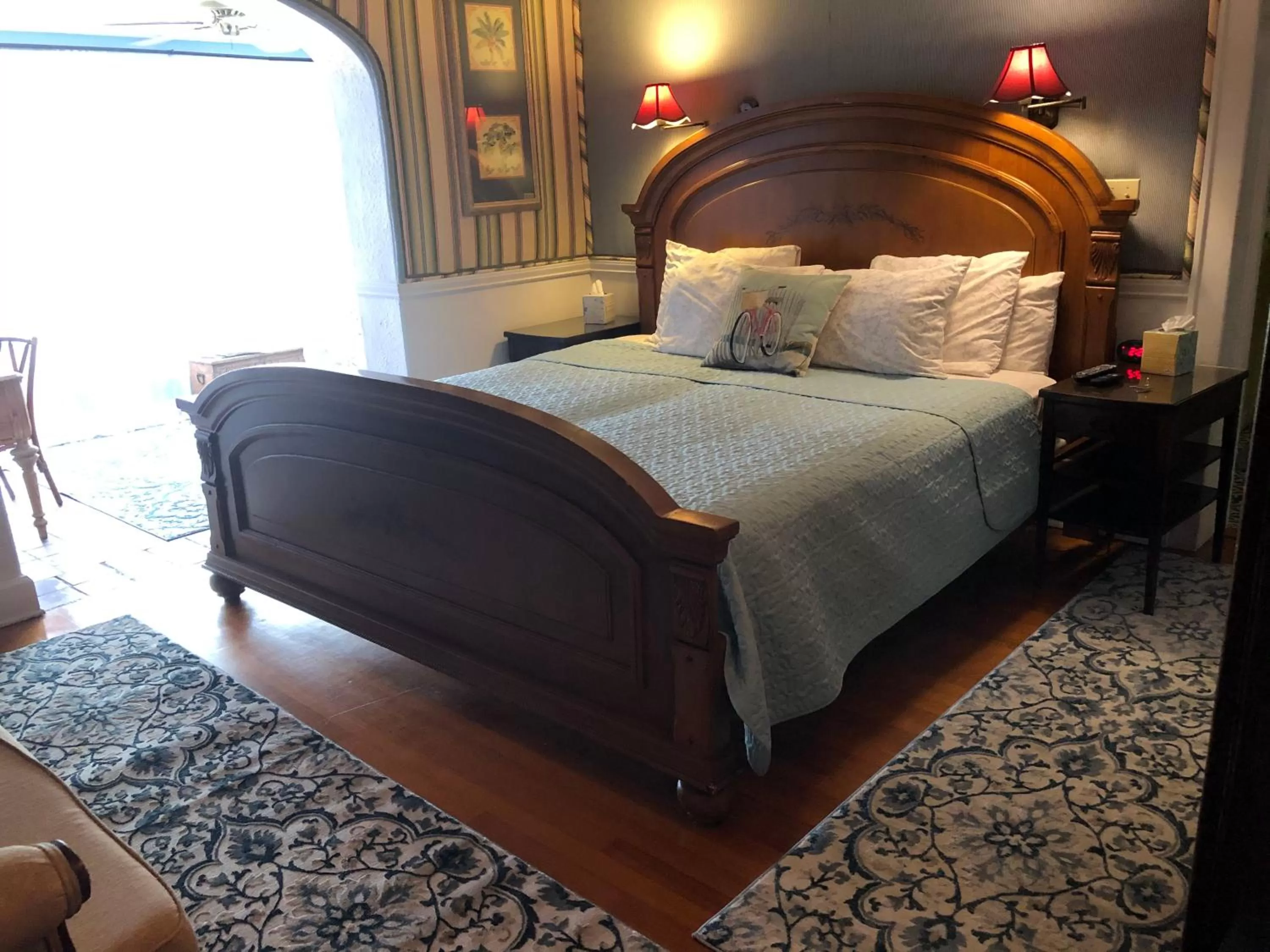 Bed in Sea Breeze Manor Inn