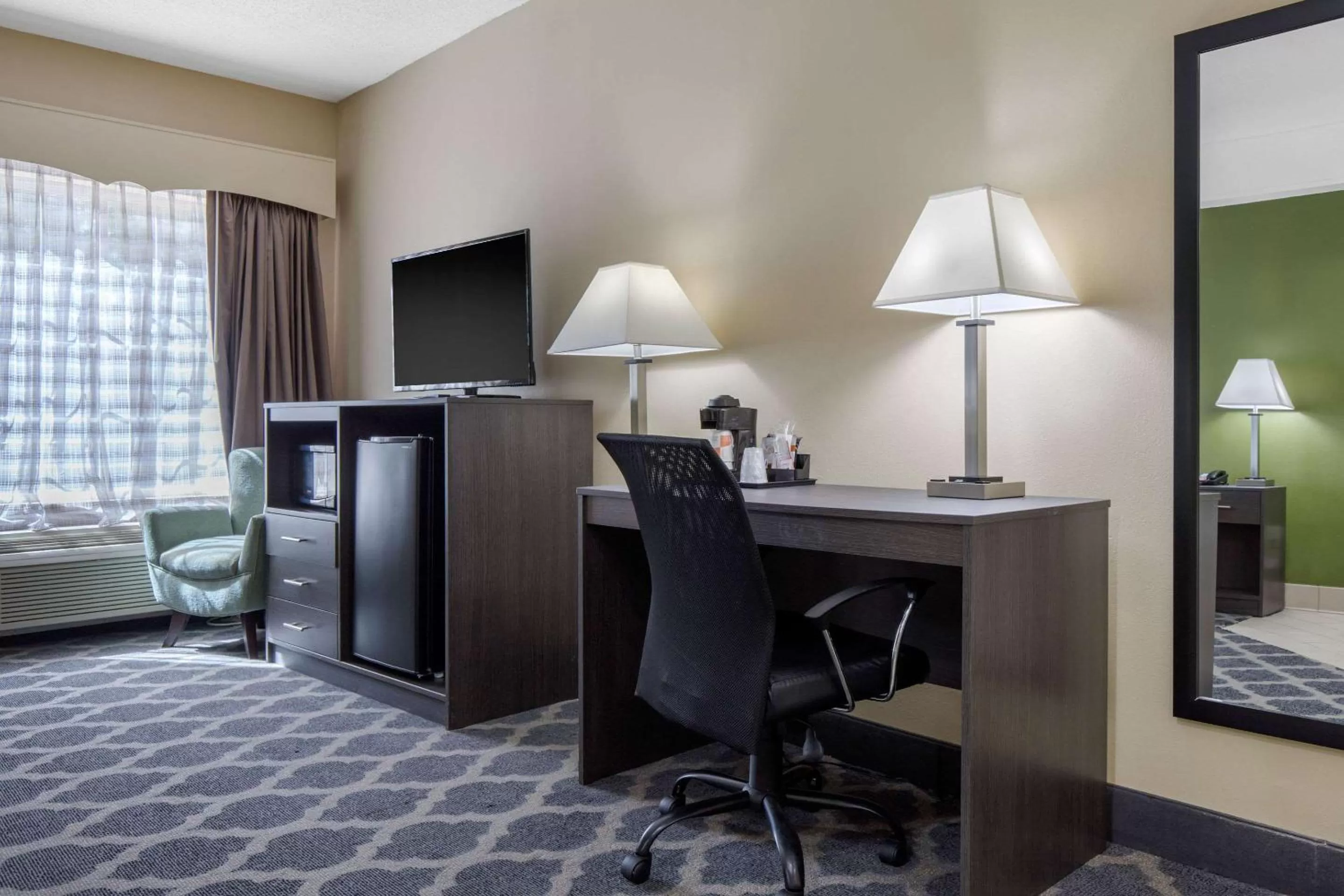 Photo of the whole room, Bed in Quality Inn