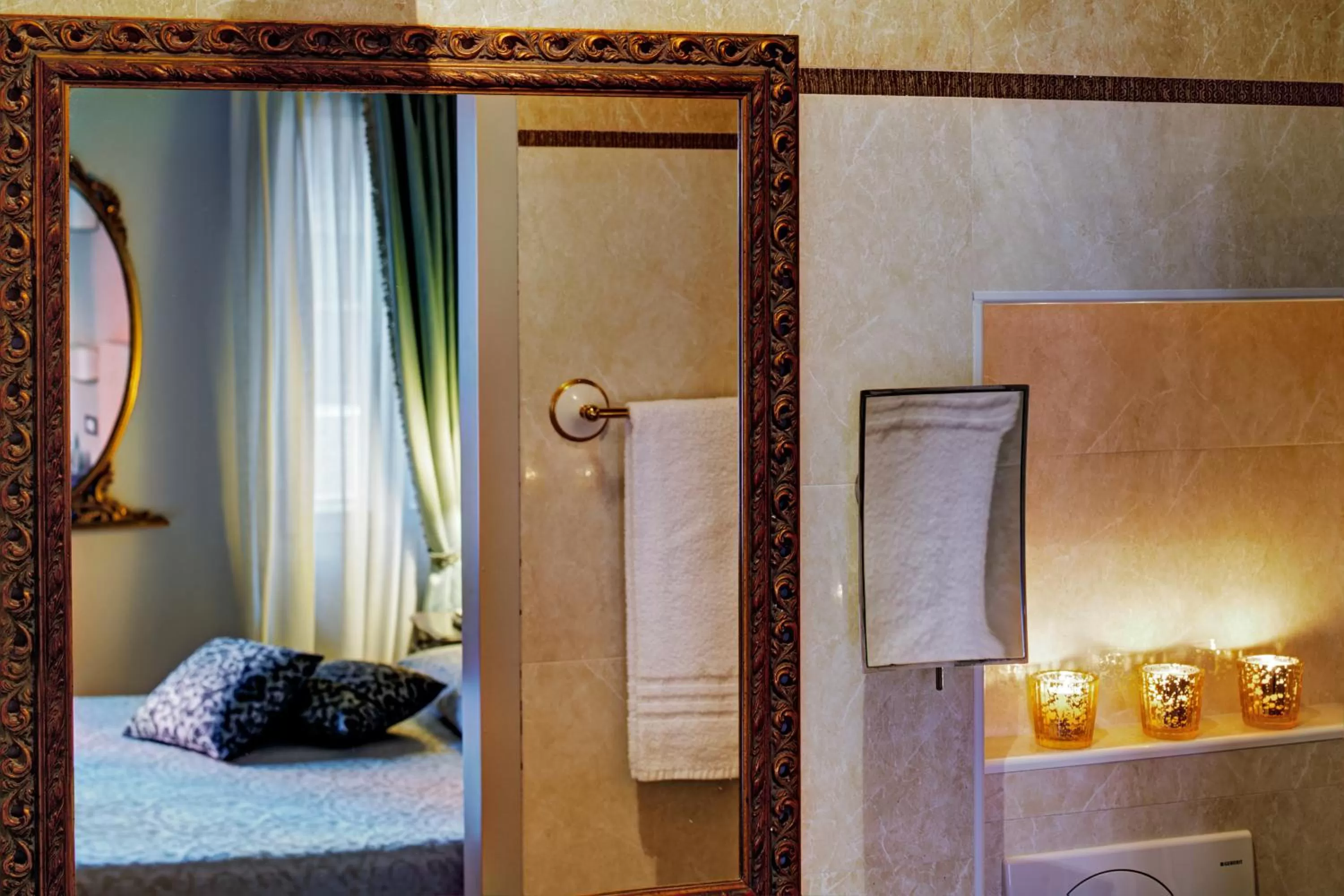 Decorative detail, Bed in Locanda Fiorita