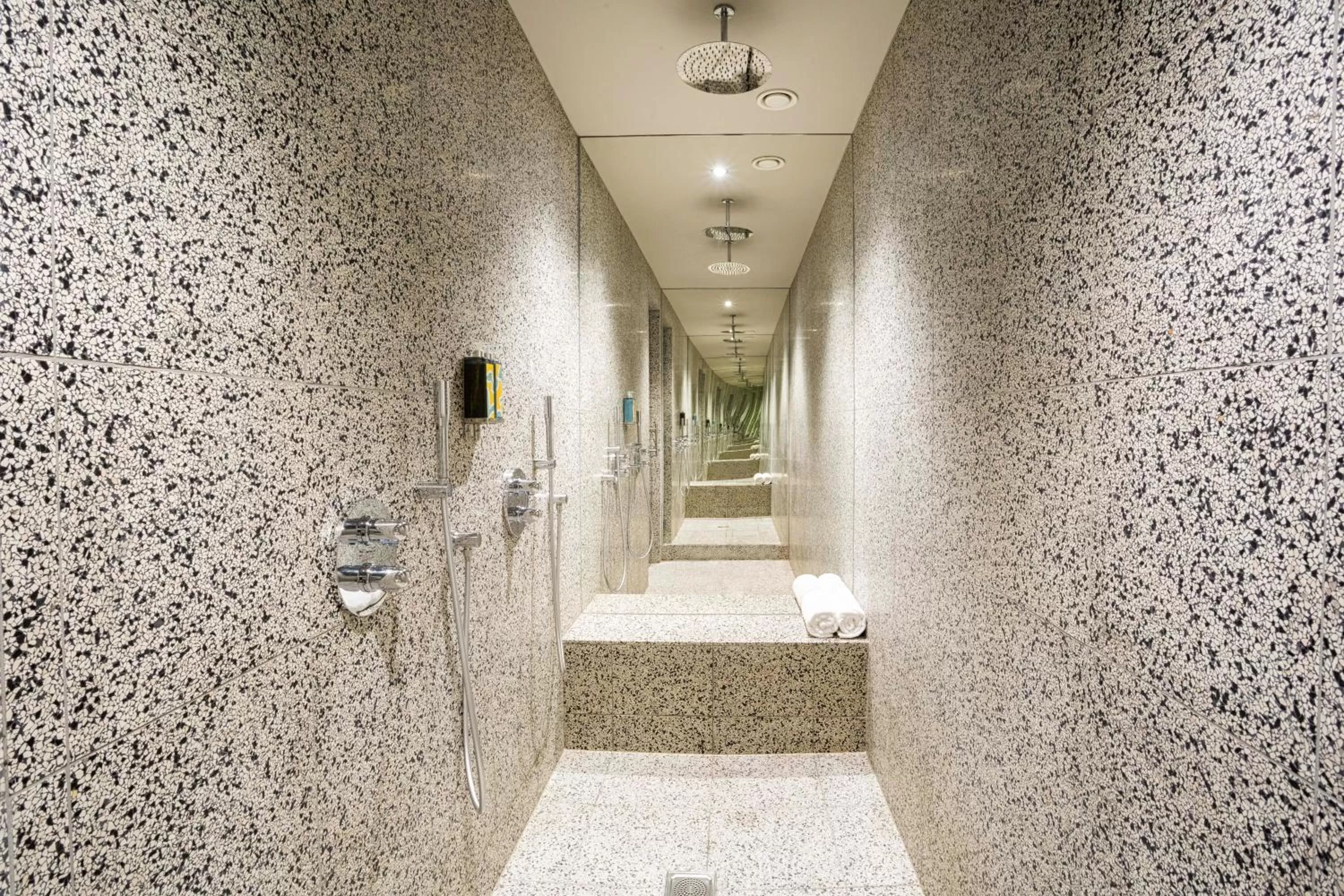 Bathroom in Bullitt Hotel