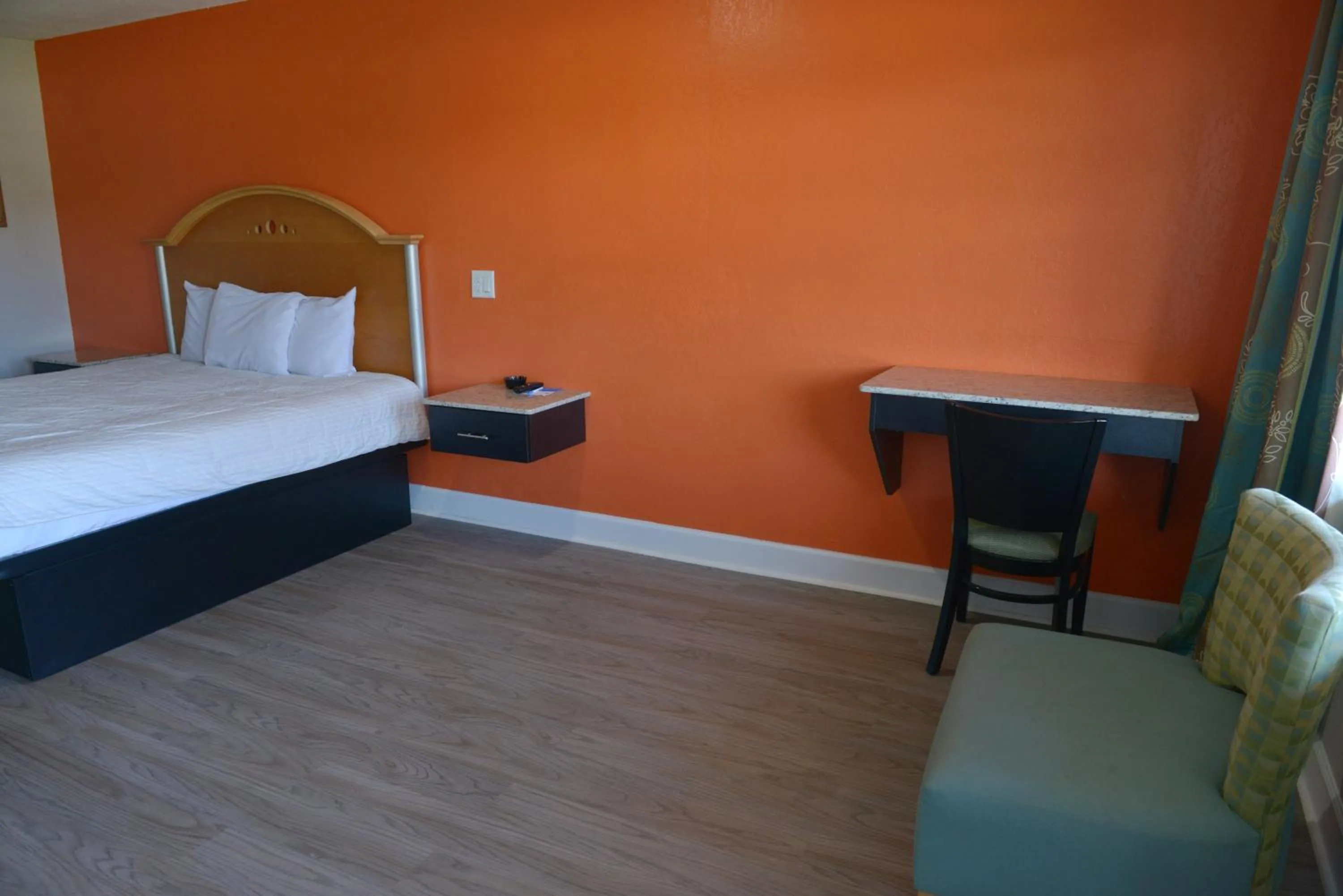 Bed in Rodeway Inn & Suites Winter Haven Chain of Lakes