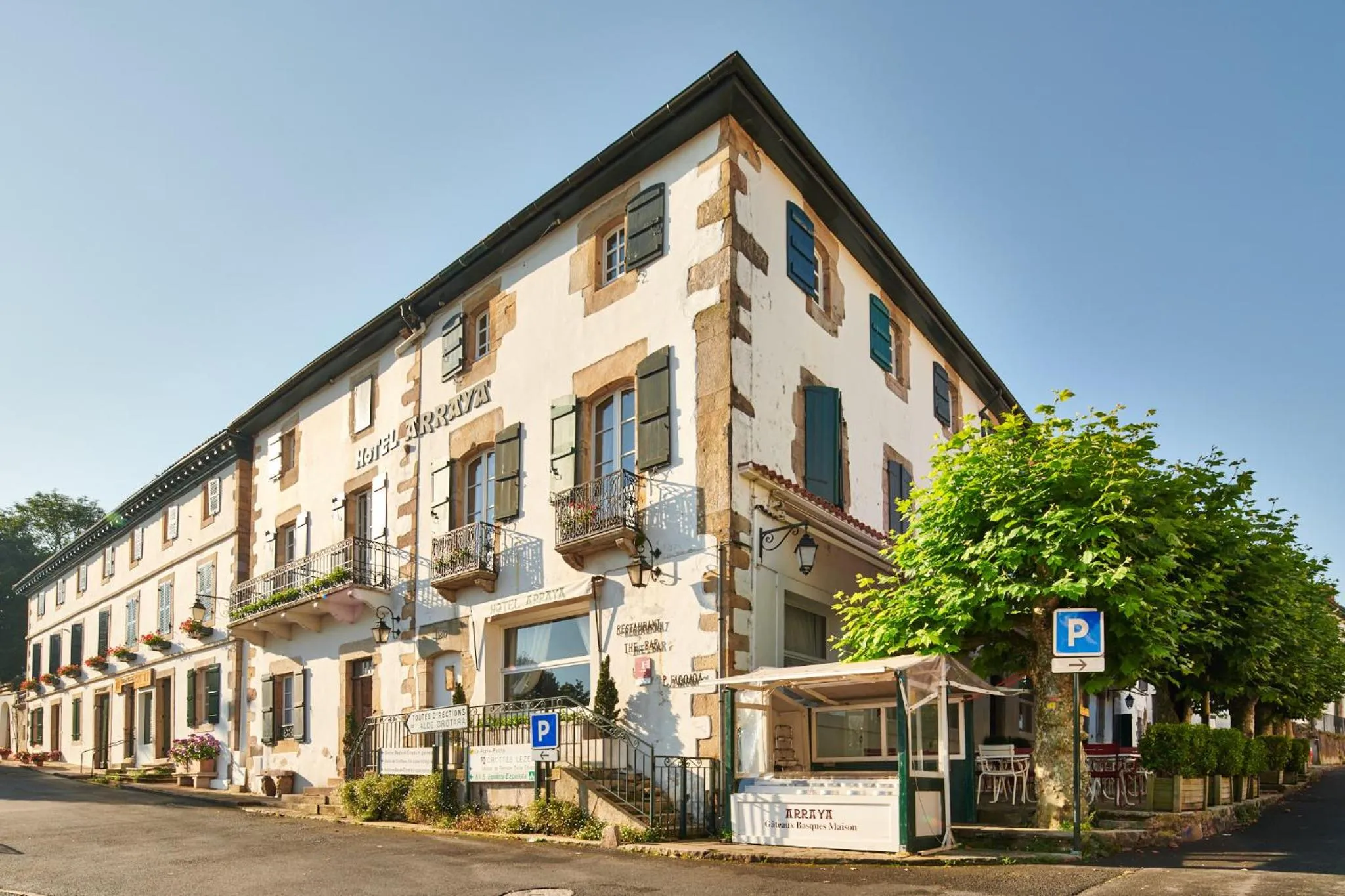 Property building in Arraya