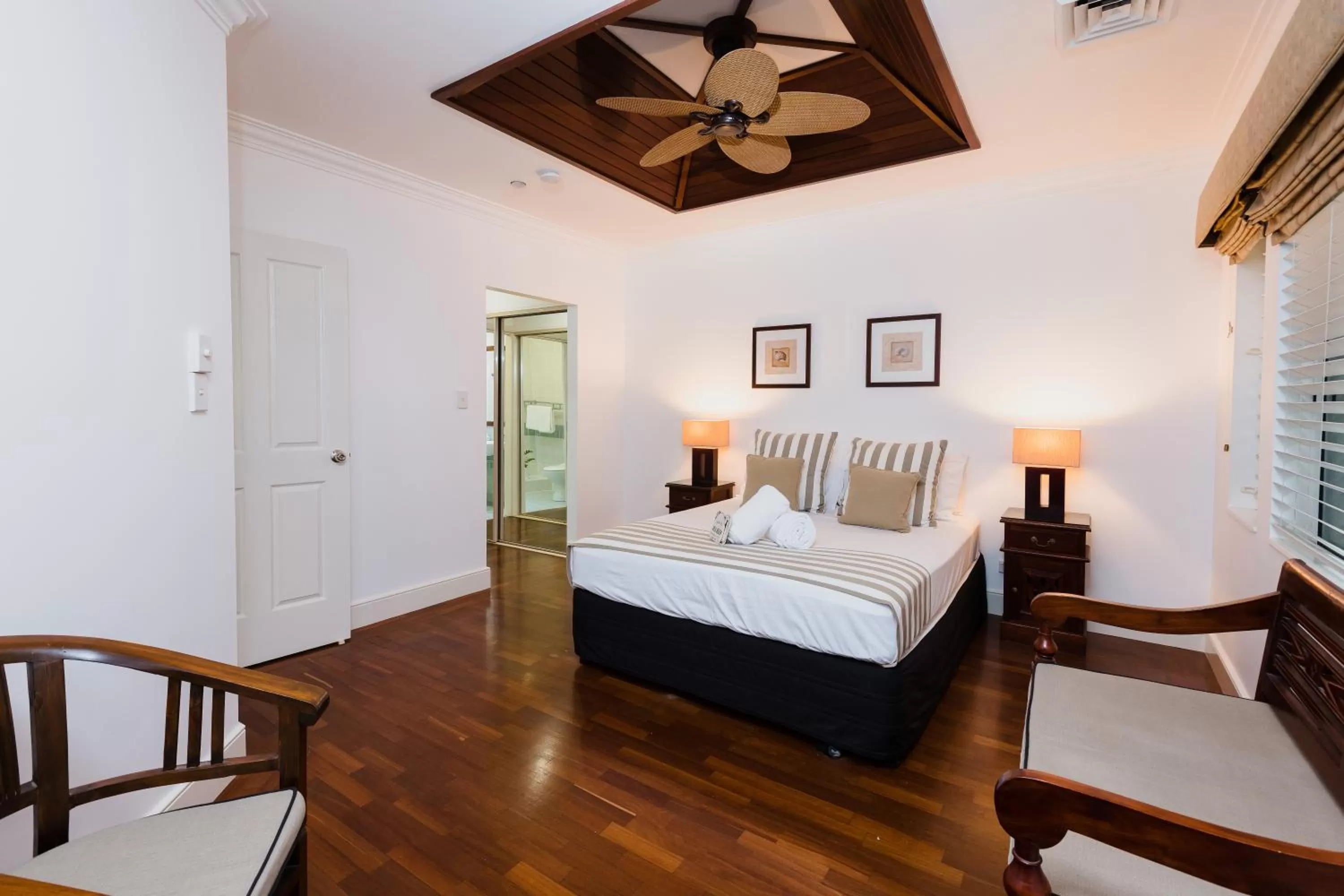 Bed in Villa Beach Palm Cove