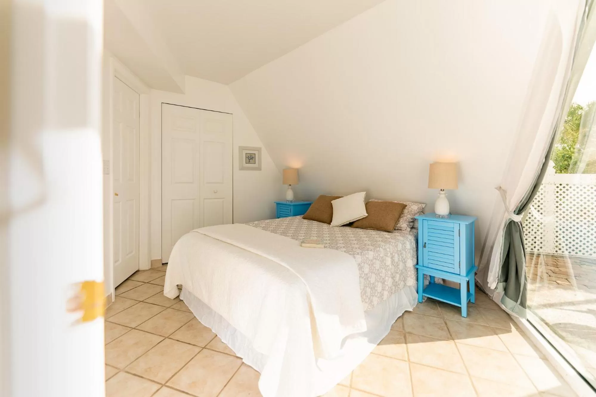 Bed in Pyramids in Florida