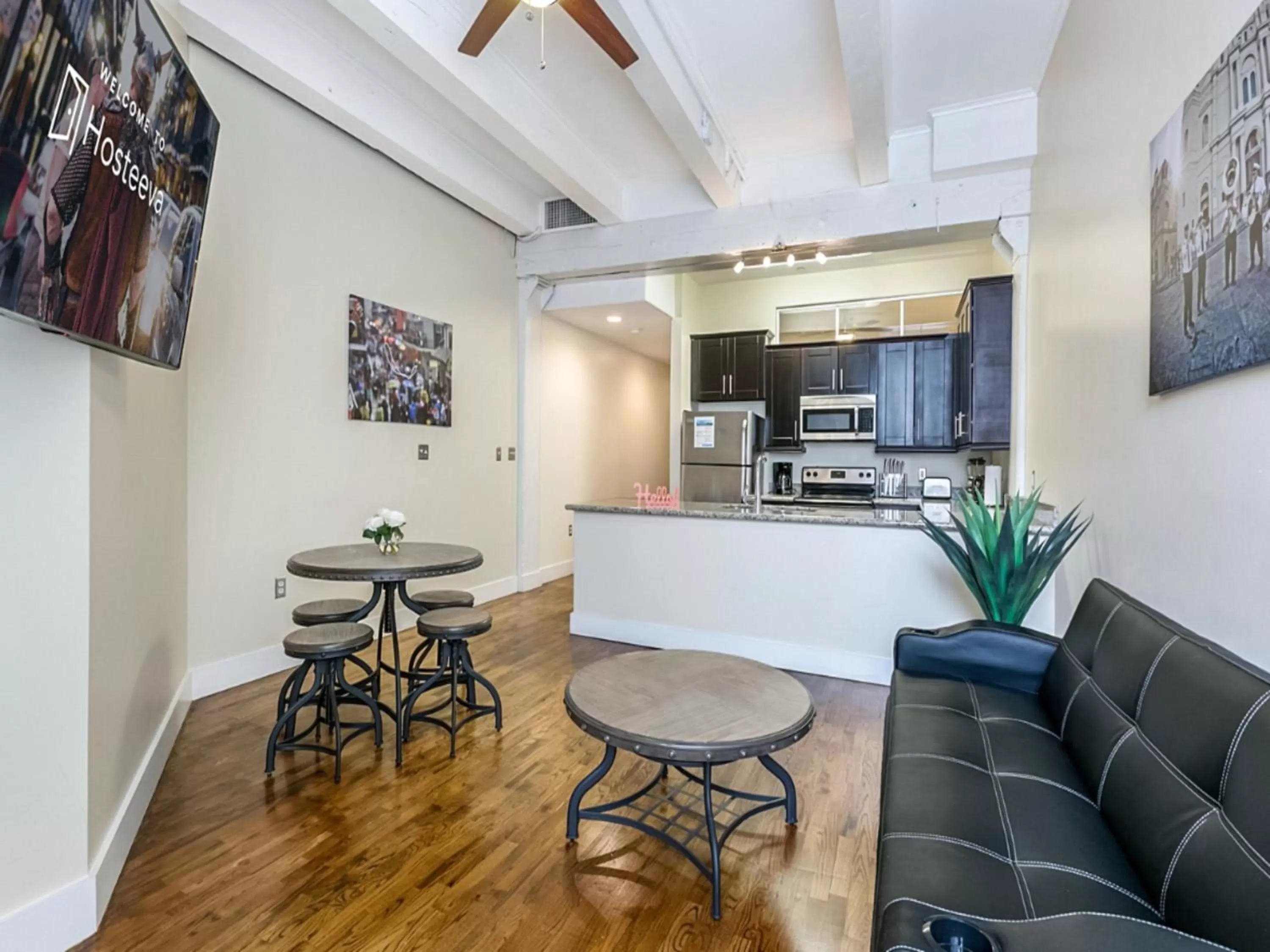 Living room, Kitchen/Kitchenette in Stunning Apartments with Luxury Amenities