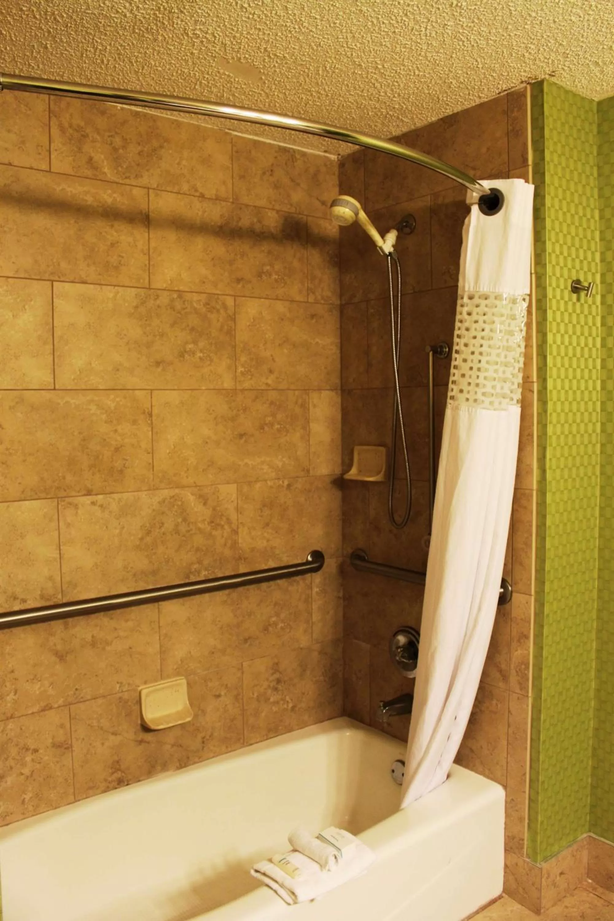 Bathroom in Hampton Inn Perry