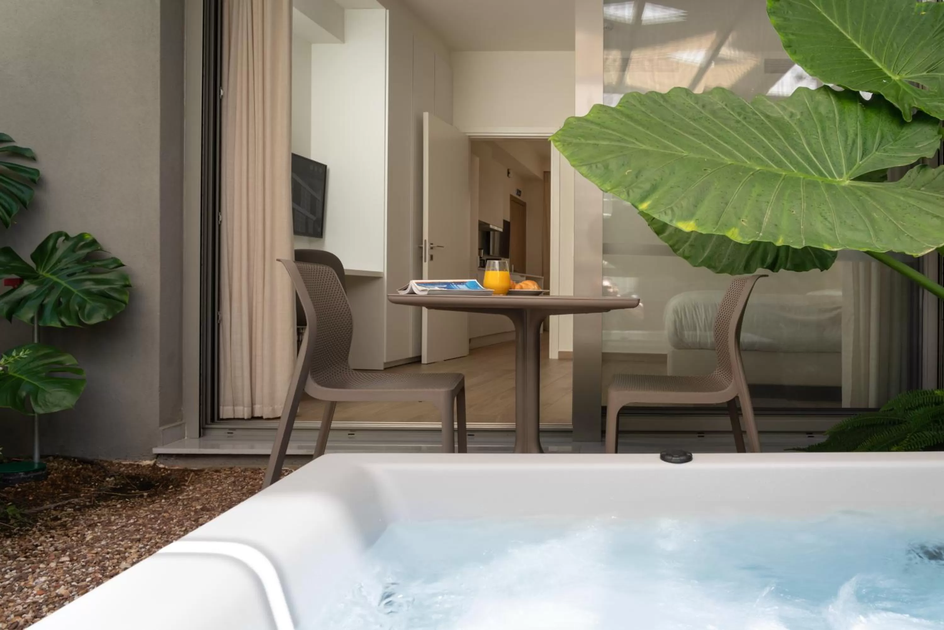 Hot Tub in Athens Hill Luxury Apartments