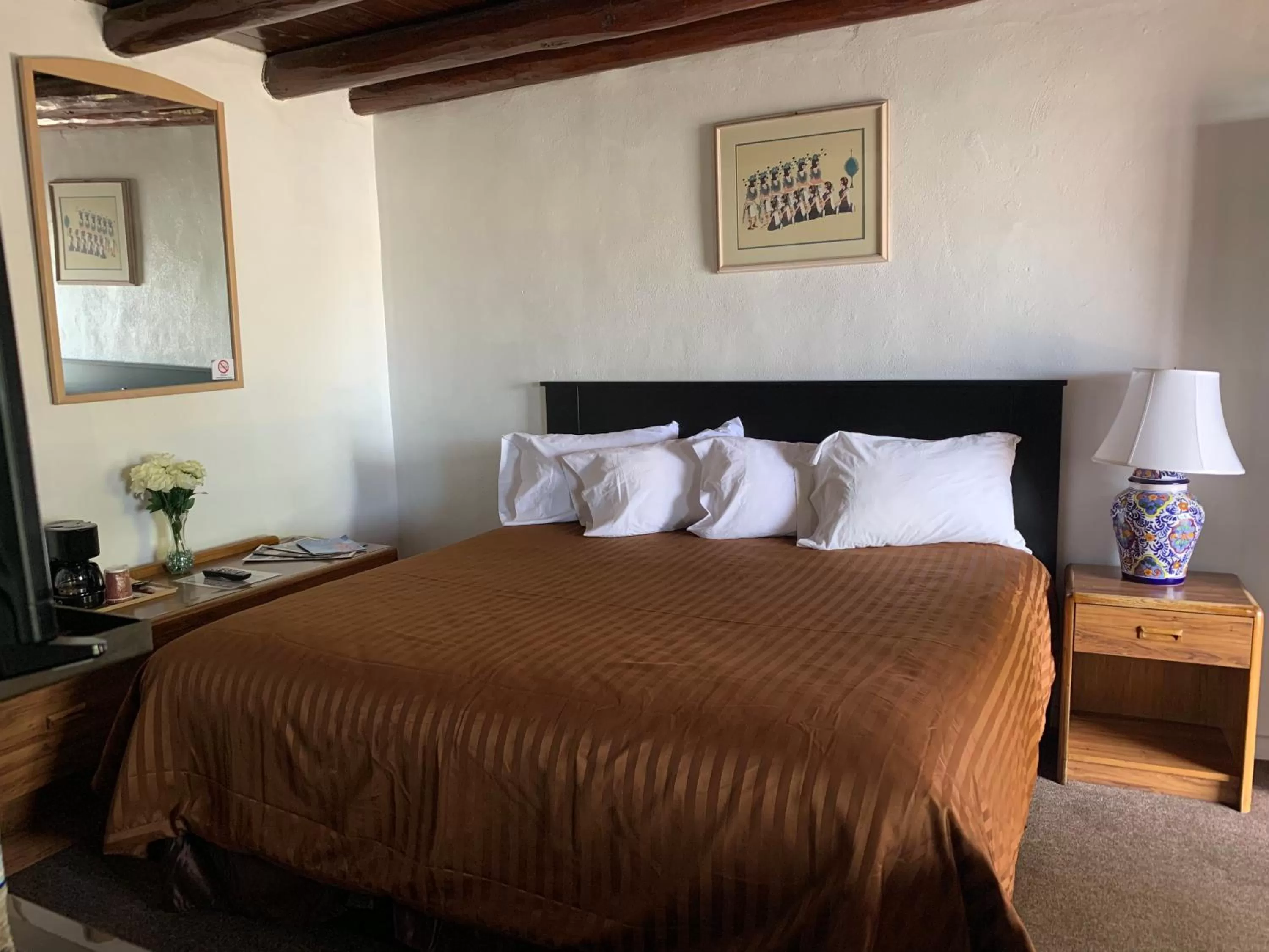 King Room 1 King bed - Non Smoking in Cottonwood Court Motel