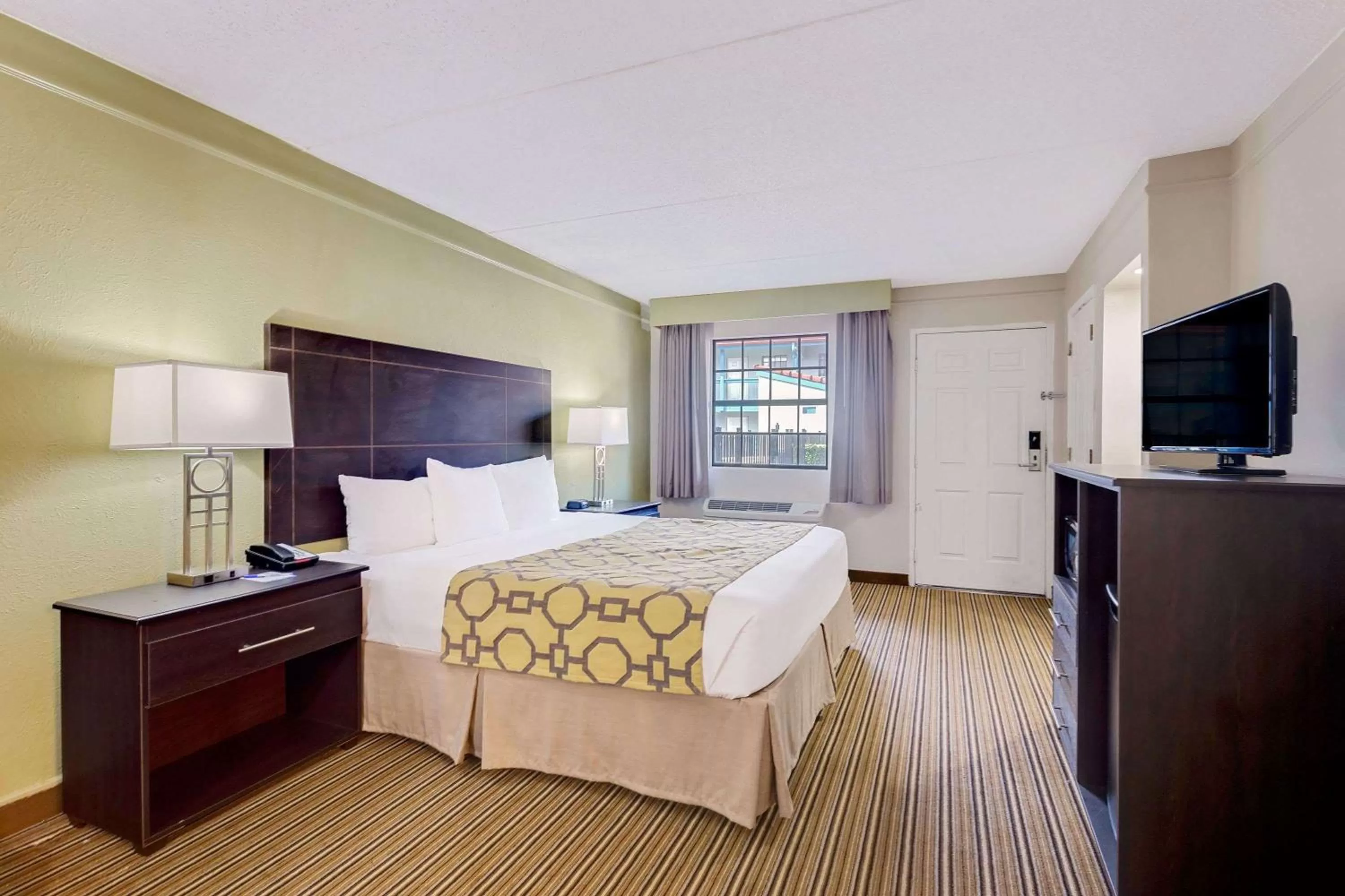 Photo of the whole room, Bed in Baymont by Wyndham Jacksonville Orange Park
