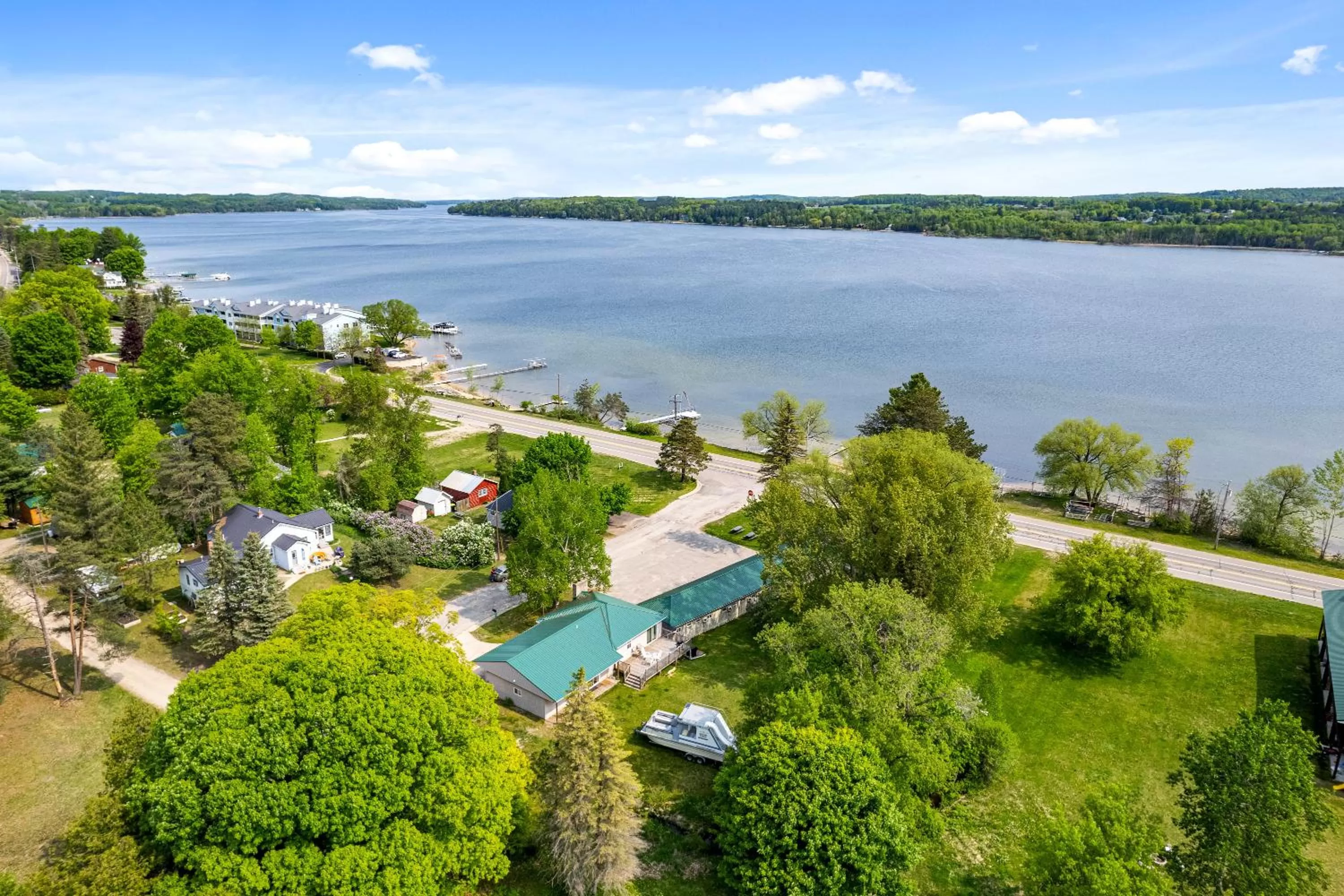 Bird's eye view, Bird's-eye View in South Arm Retreats