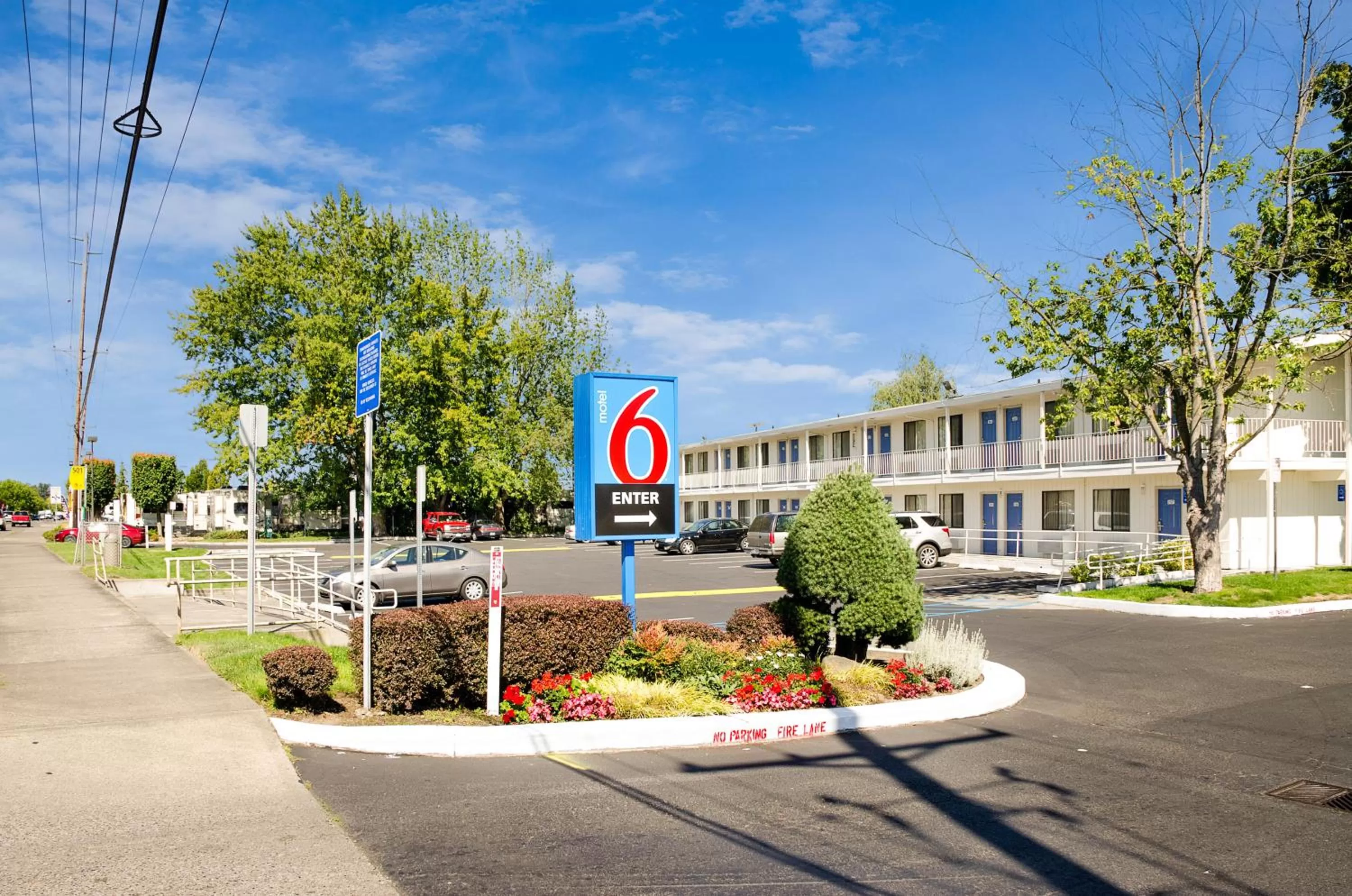 Facade/entrance in Motel 6-Tacoma, WA - Fife