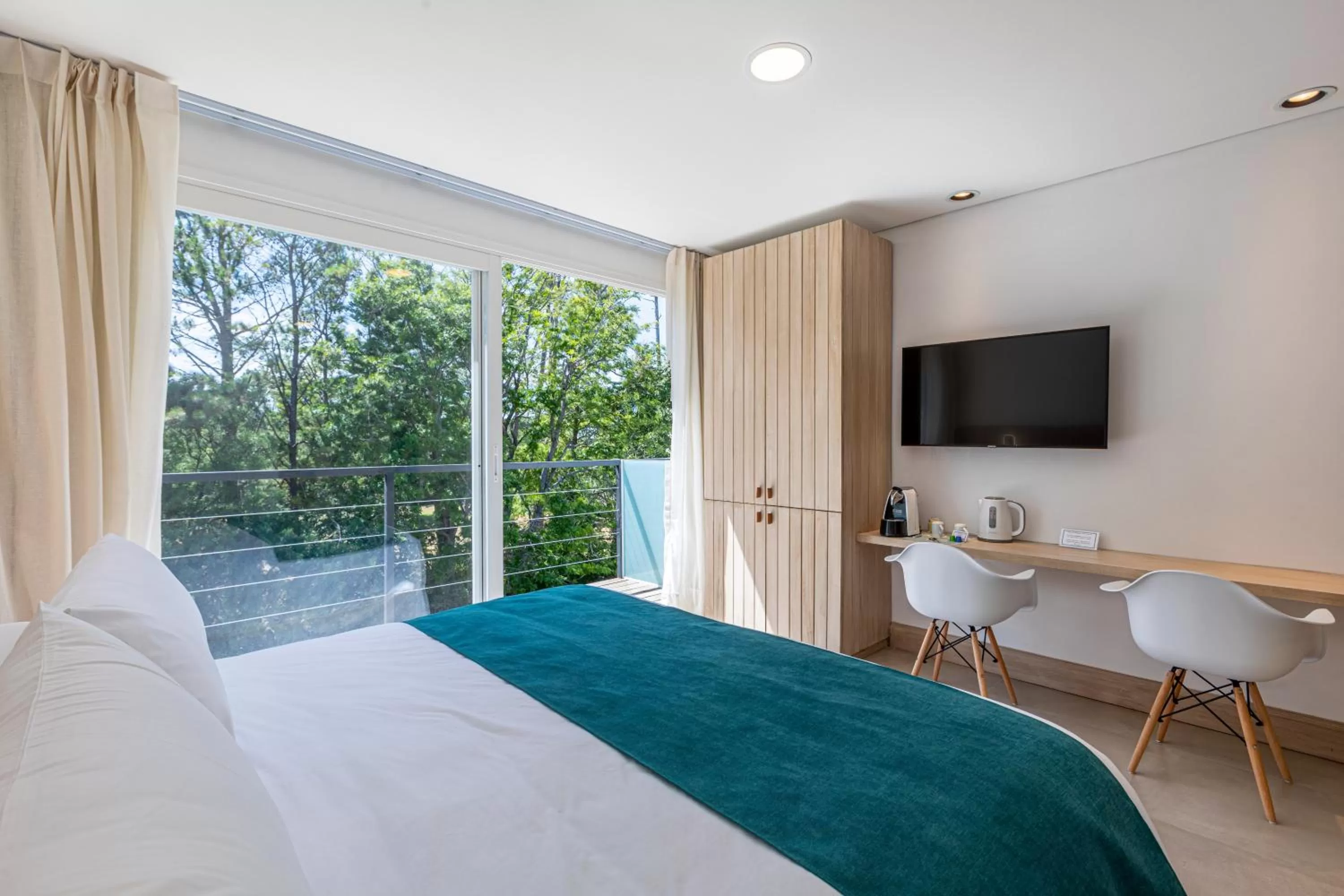 TV and multimedia, Bed in Live Hotel Boutique (Adults only)