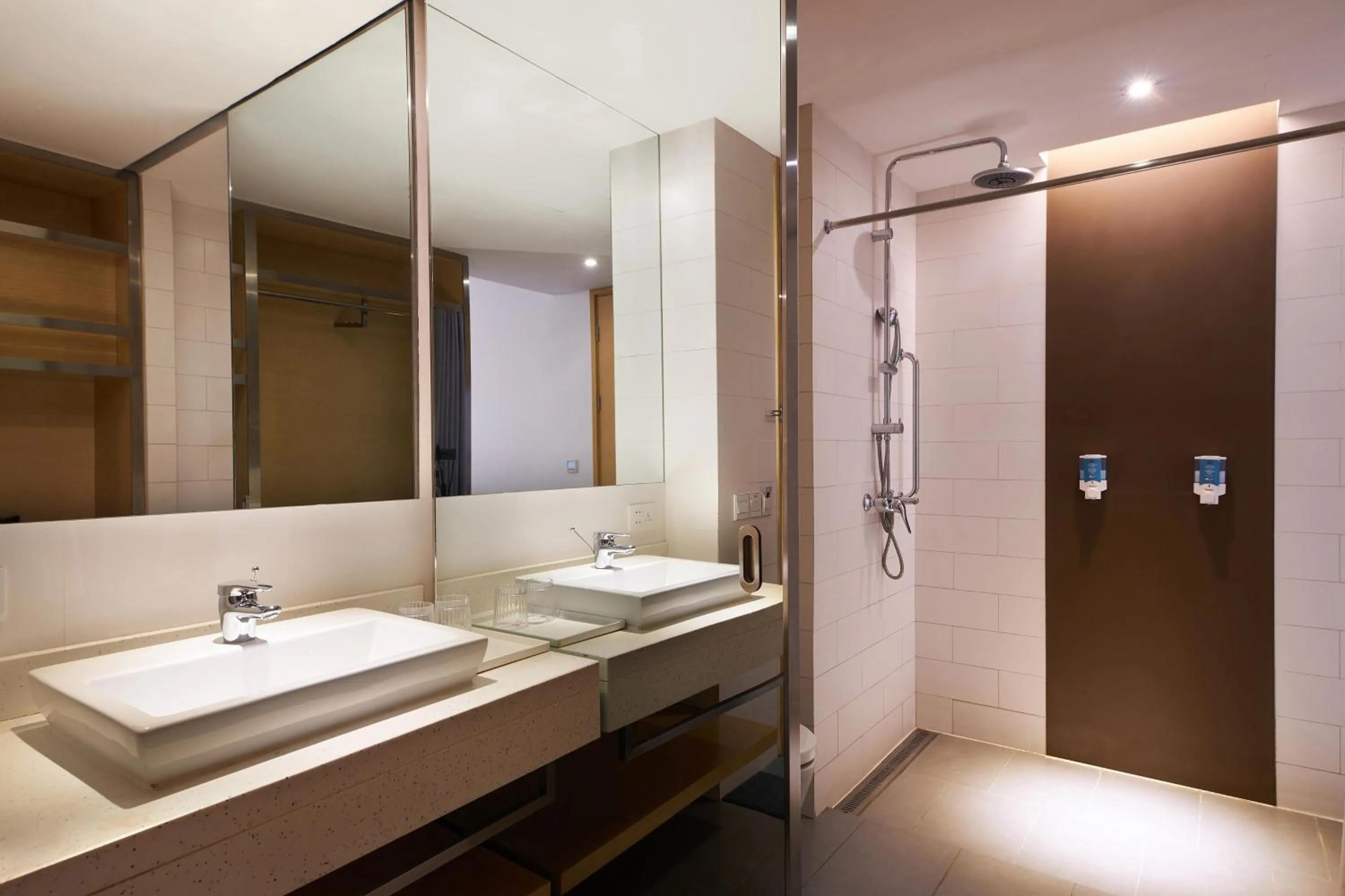 Bathroom in Aloft Zhengzhou Shangjie