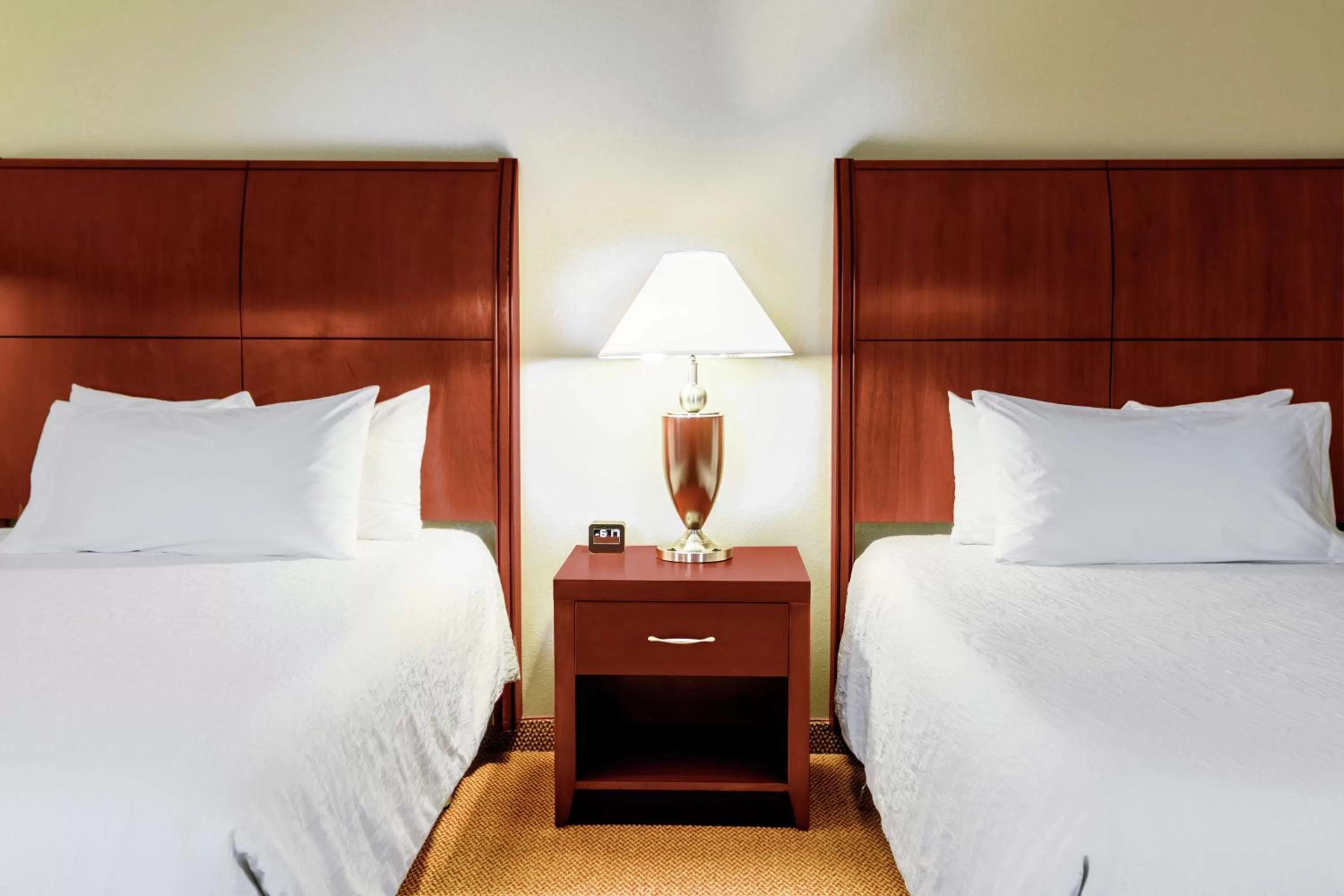 Bed in Hilton Garden Inn Independence