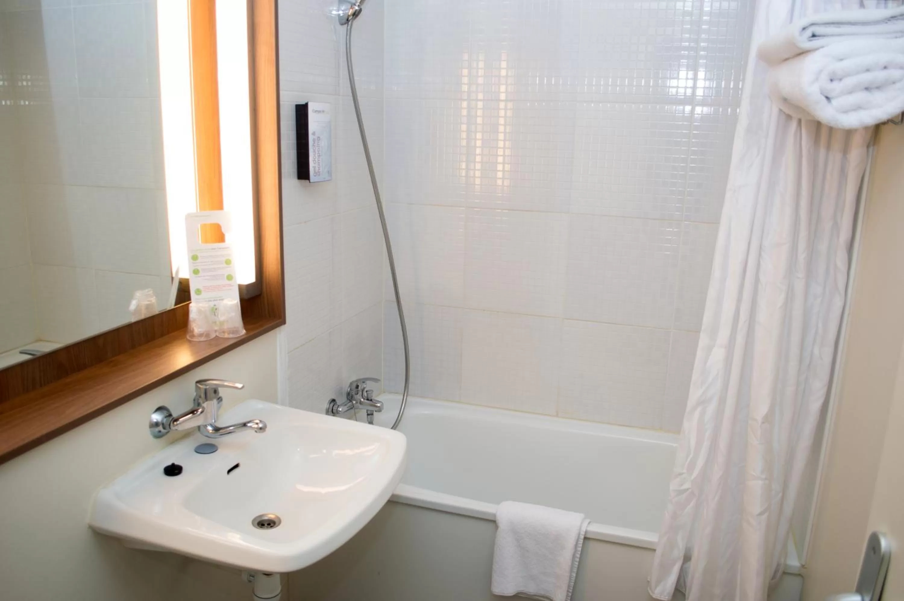 Bathroom in Campanile Villeneuve-Sur-Lot