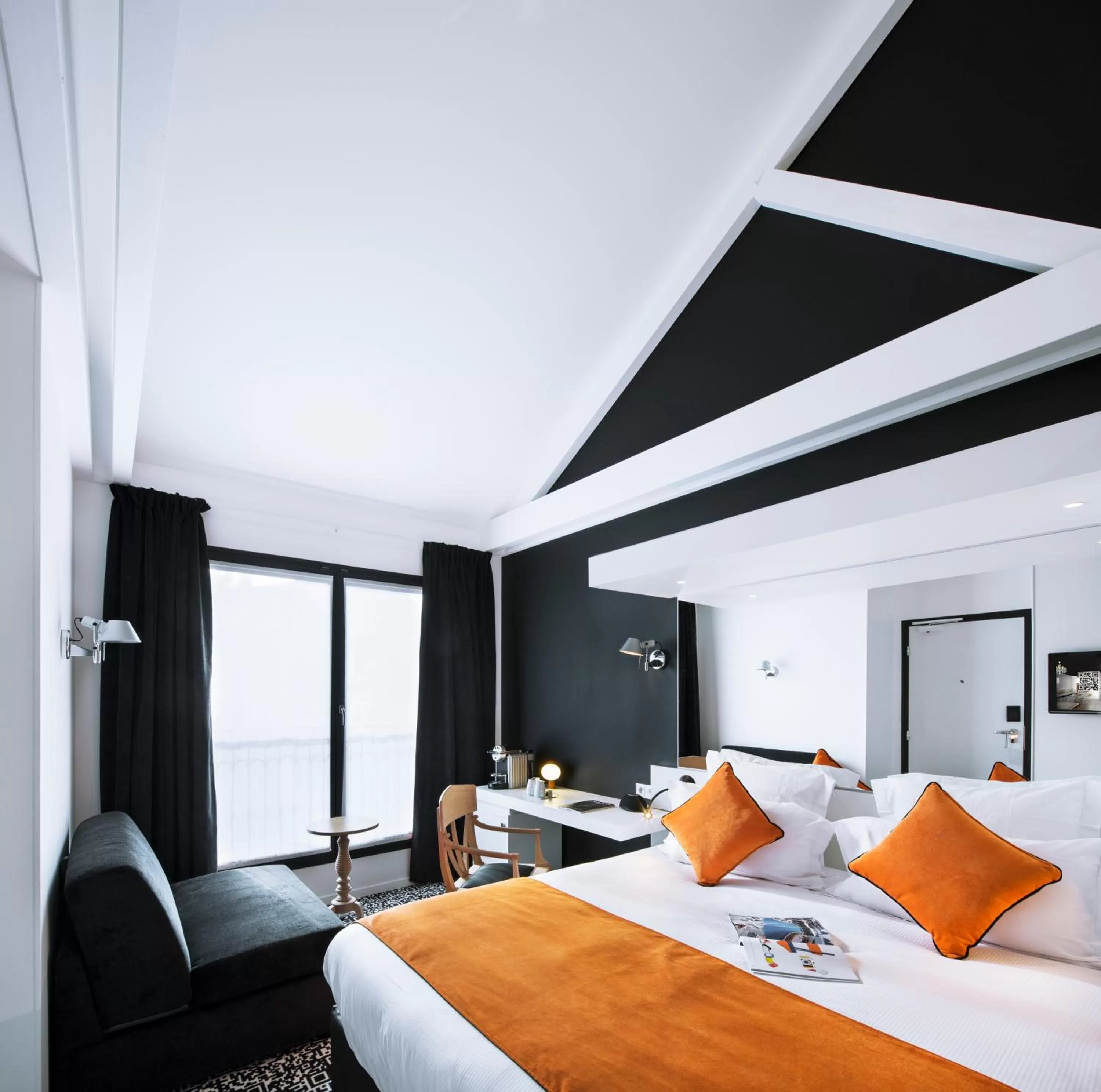 Photo of the whole room, Bed in Best Western Premier Faubourg 88