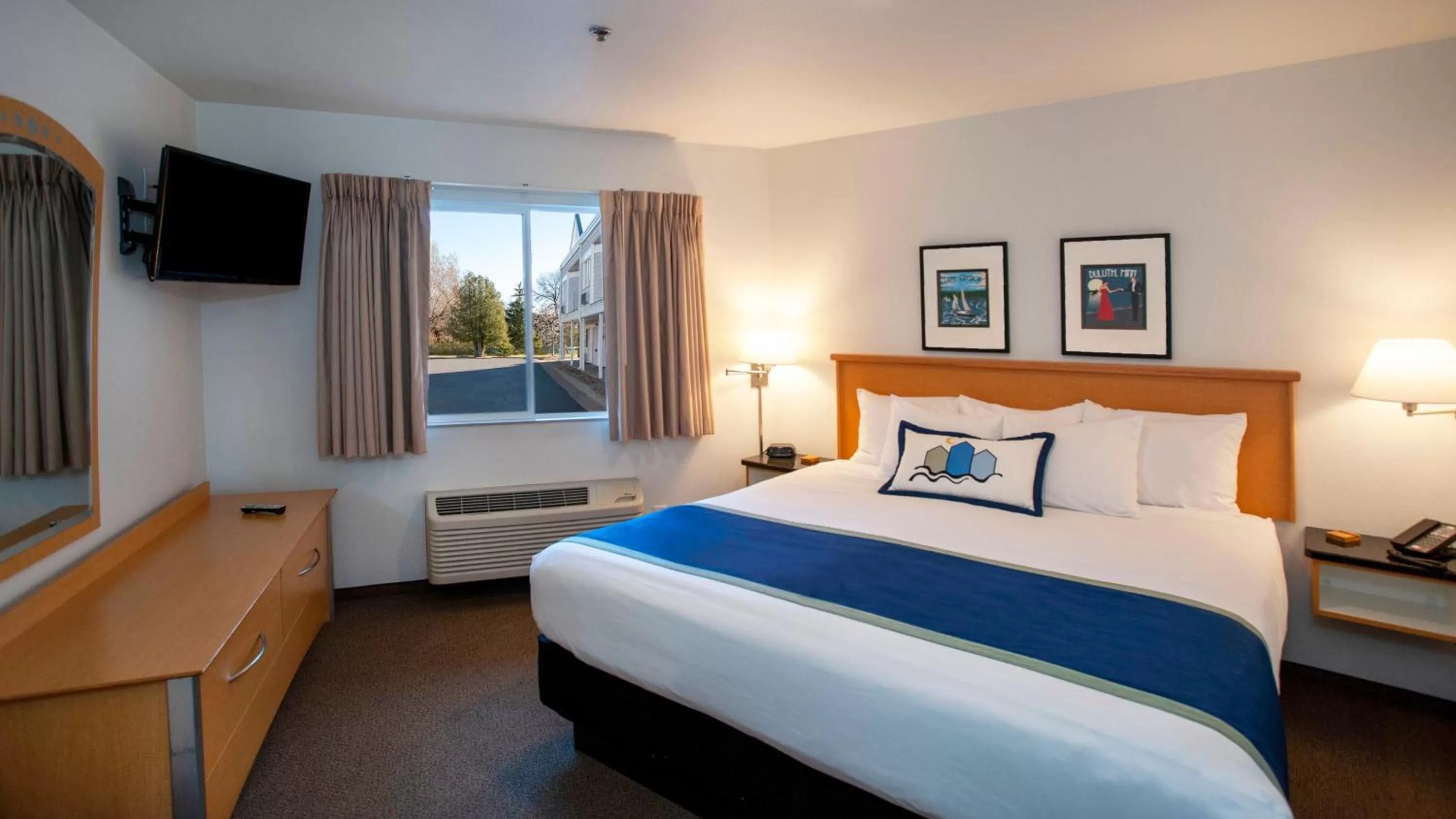 Bedroom, Bed in South Pier Inn