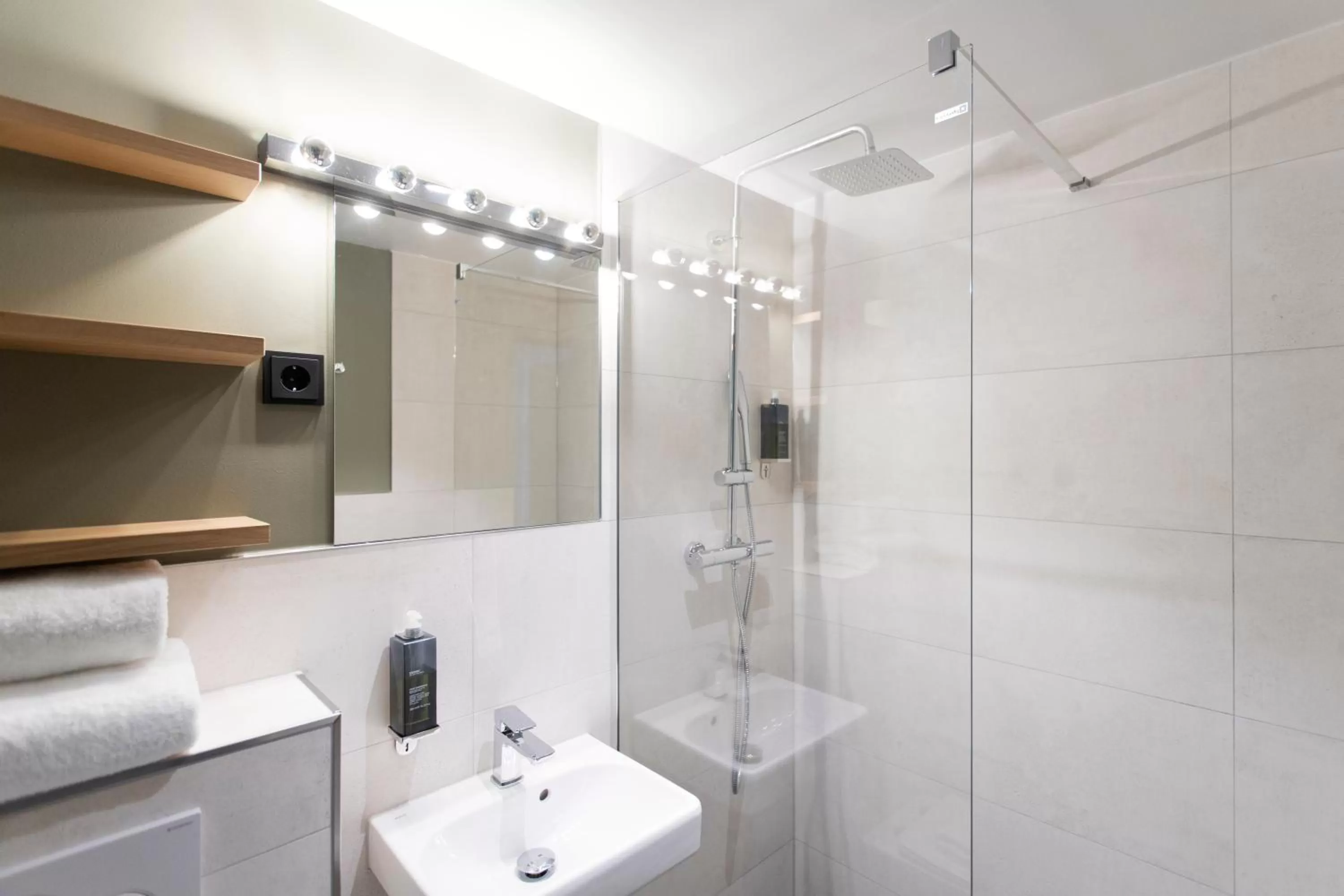 Bathroom in Munich Rooms Hotel