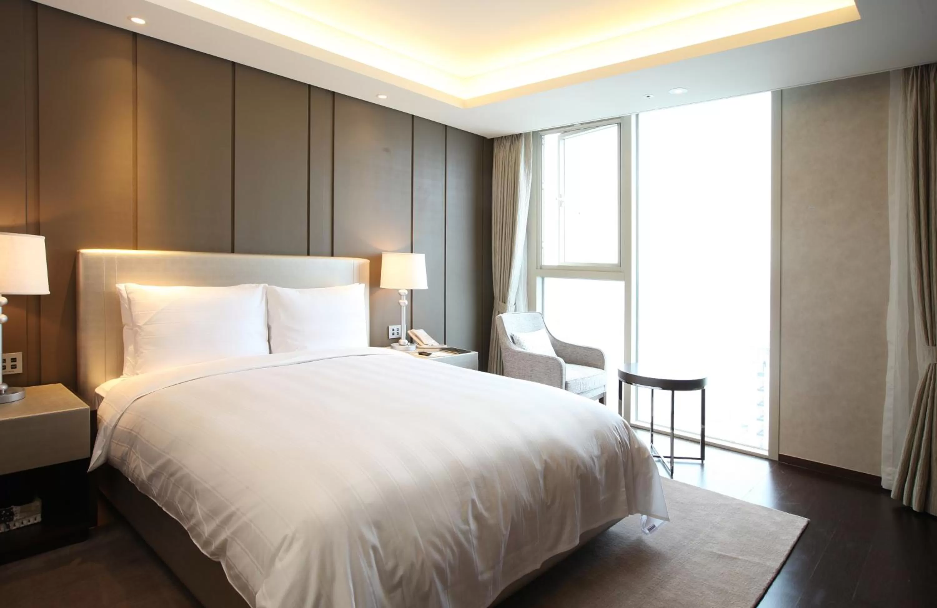 Bed in LOTTE CITY HOTEL Daejeon