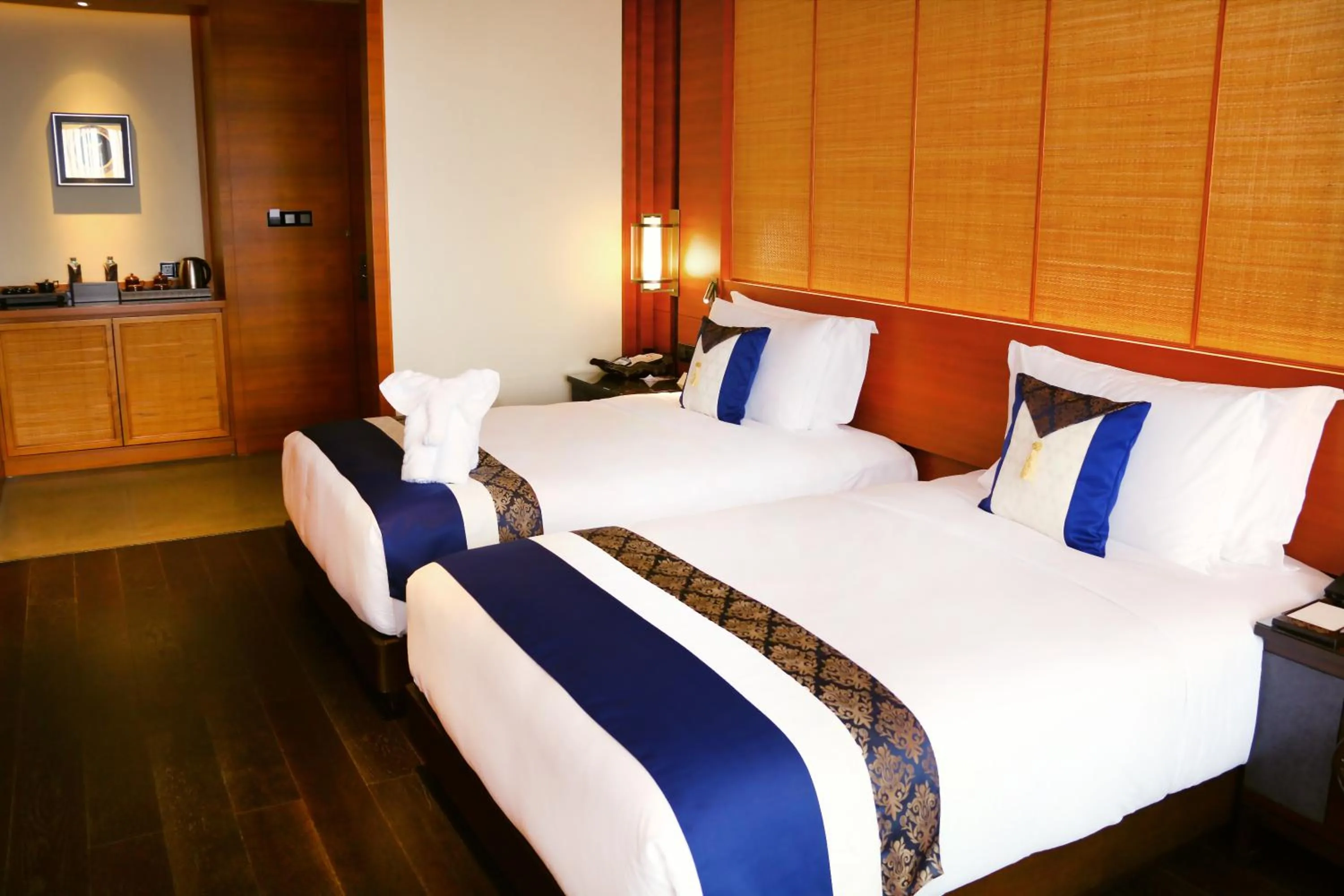 Bed in Anantara Guiyang Resort