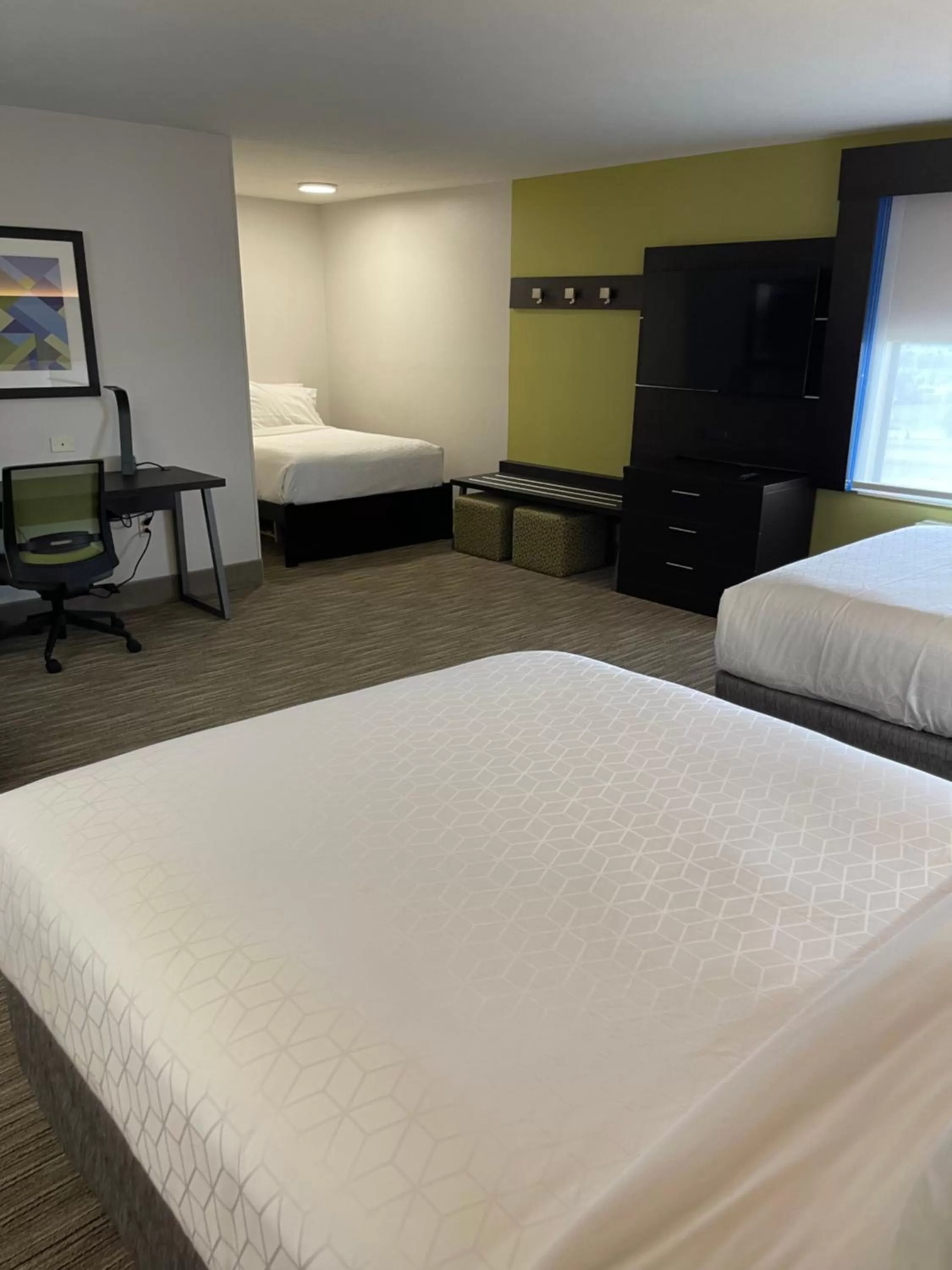 Bed in Holiday Inn Express Hotel & Suites Las Vegas NM by IHG