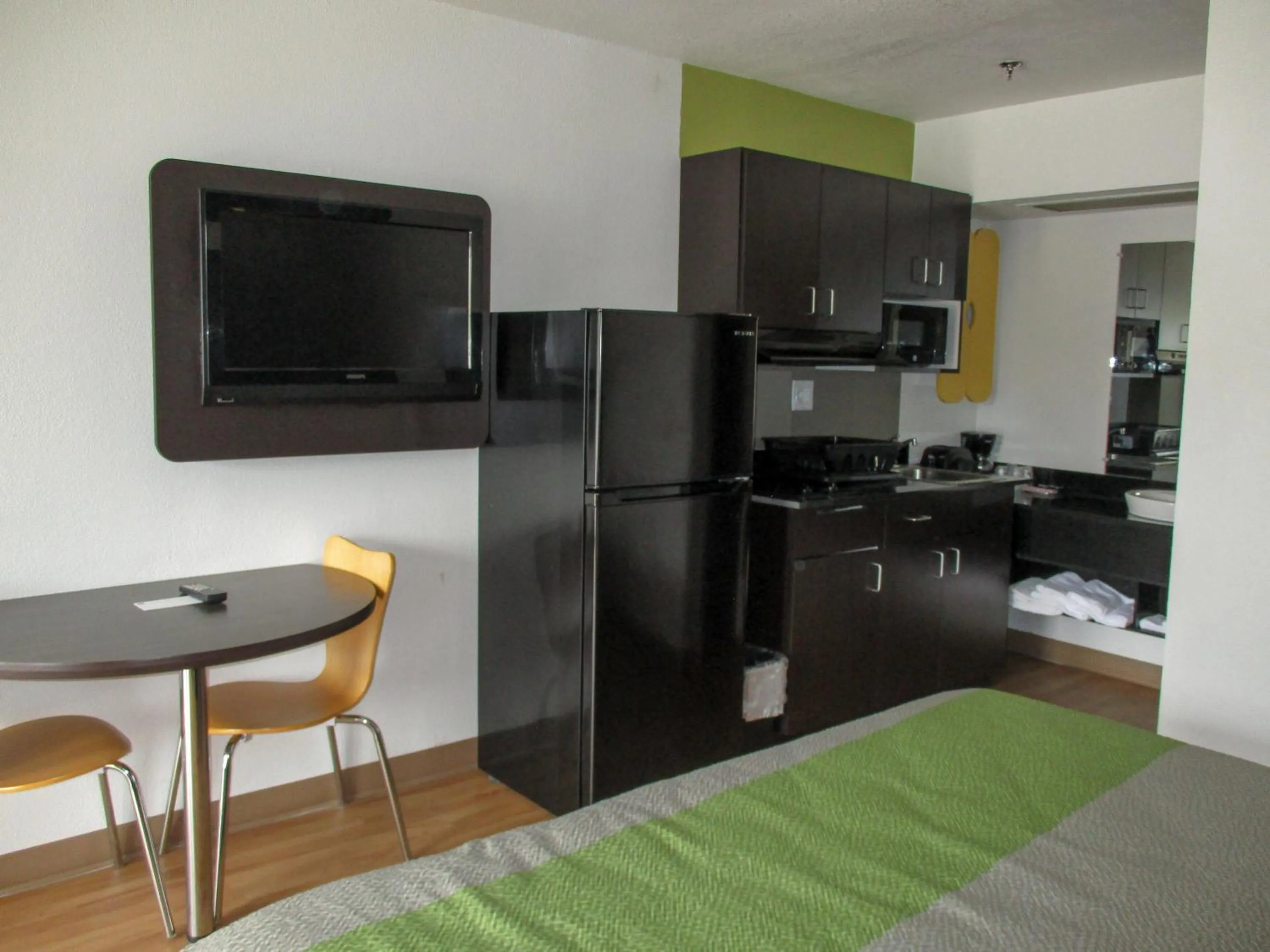 Kitchen or kitchenette in Motel 6-Alexandria, LA - South