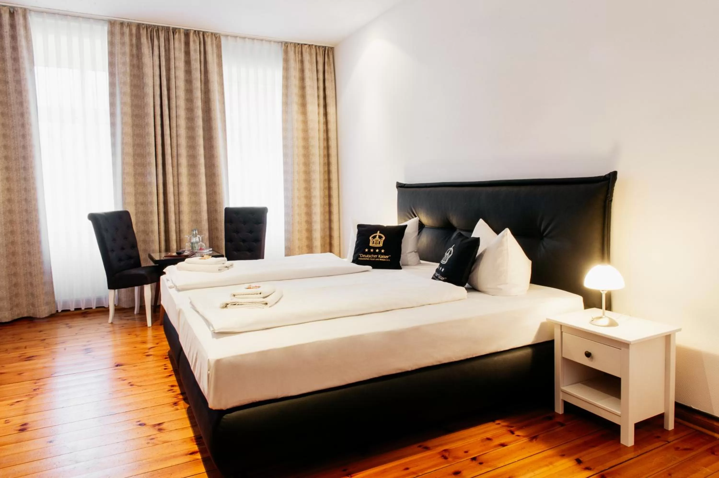 Photo of the whole room, Bed in Hotel & Restaurant "Deutscher Kaiser"