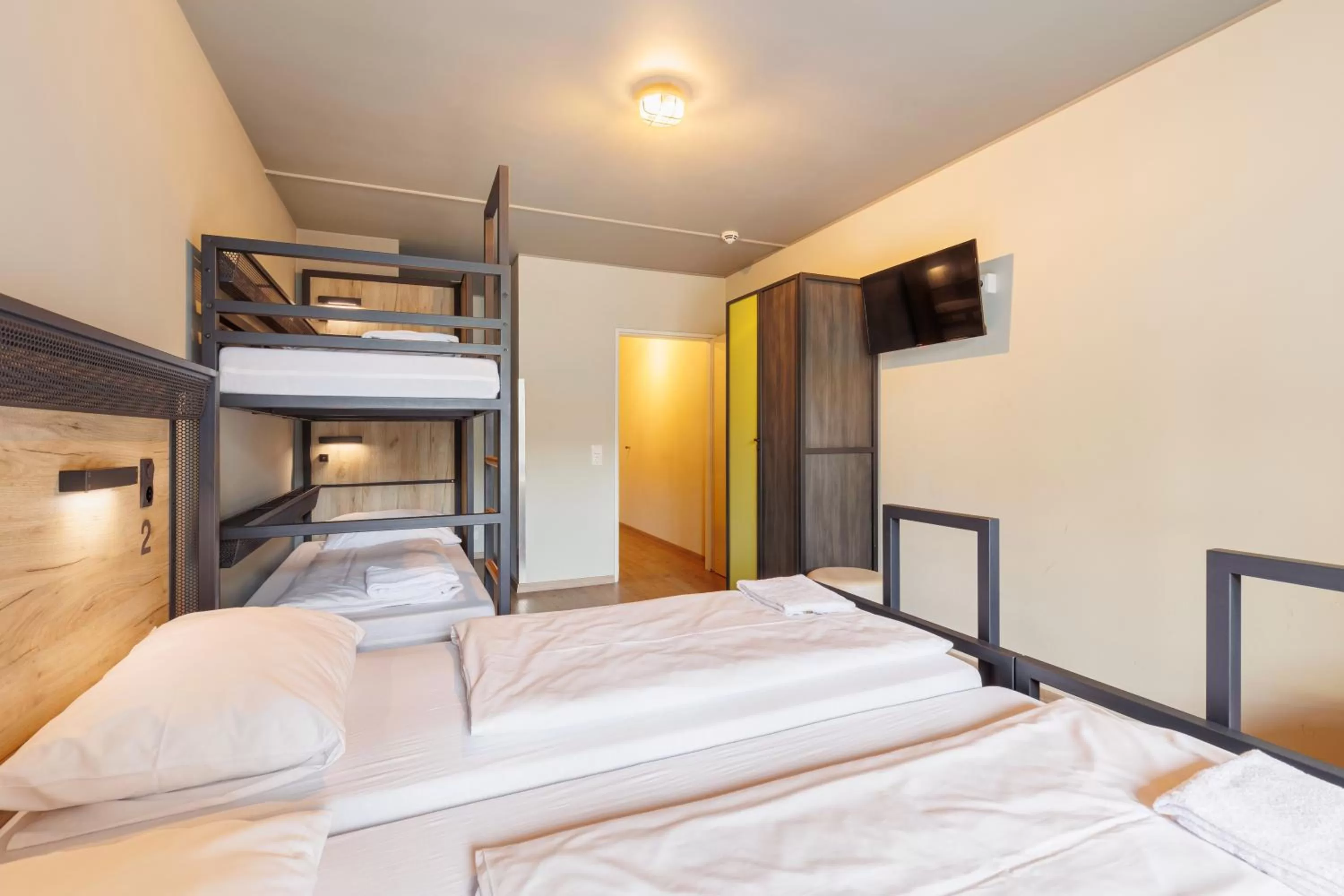 TV and multimedia, Bed in a&o München Hackerbrücke