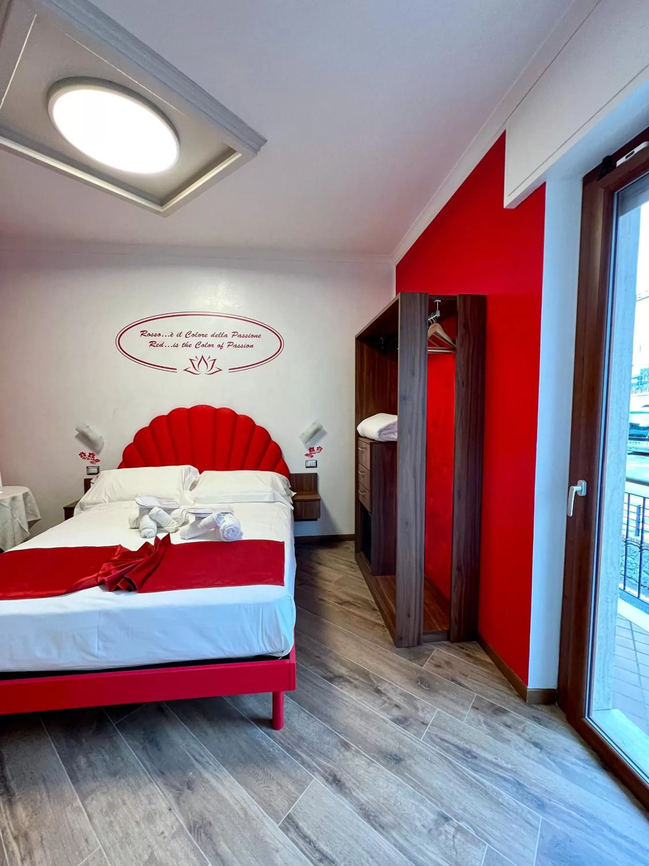 Bedroom, Bed in Rainbow Hotel Depandance Joli