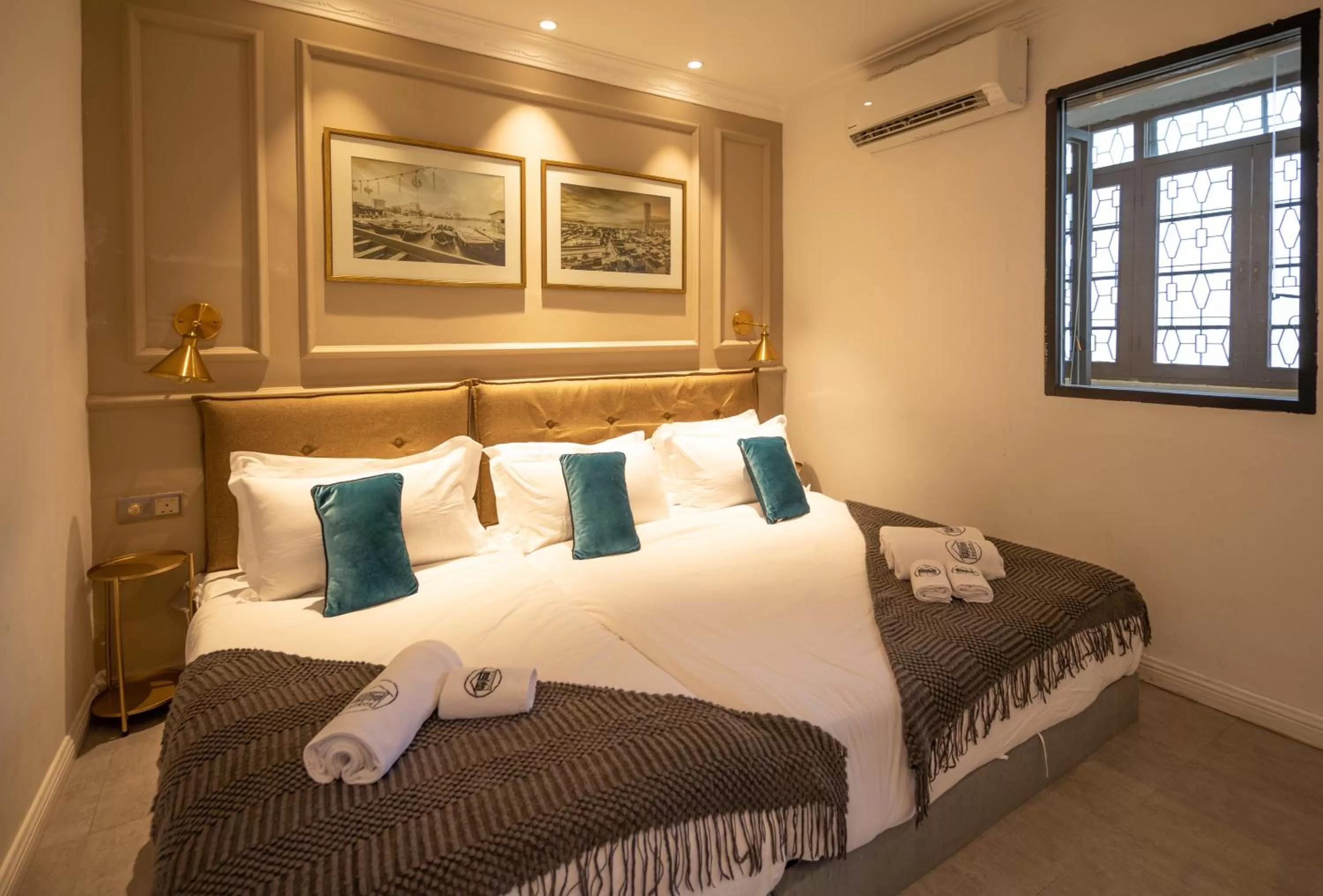 Photo of the whole room, Bed in Manhattan Residence