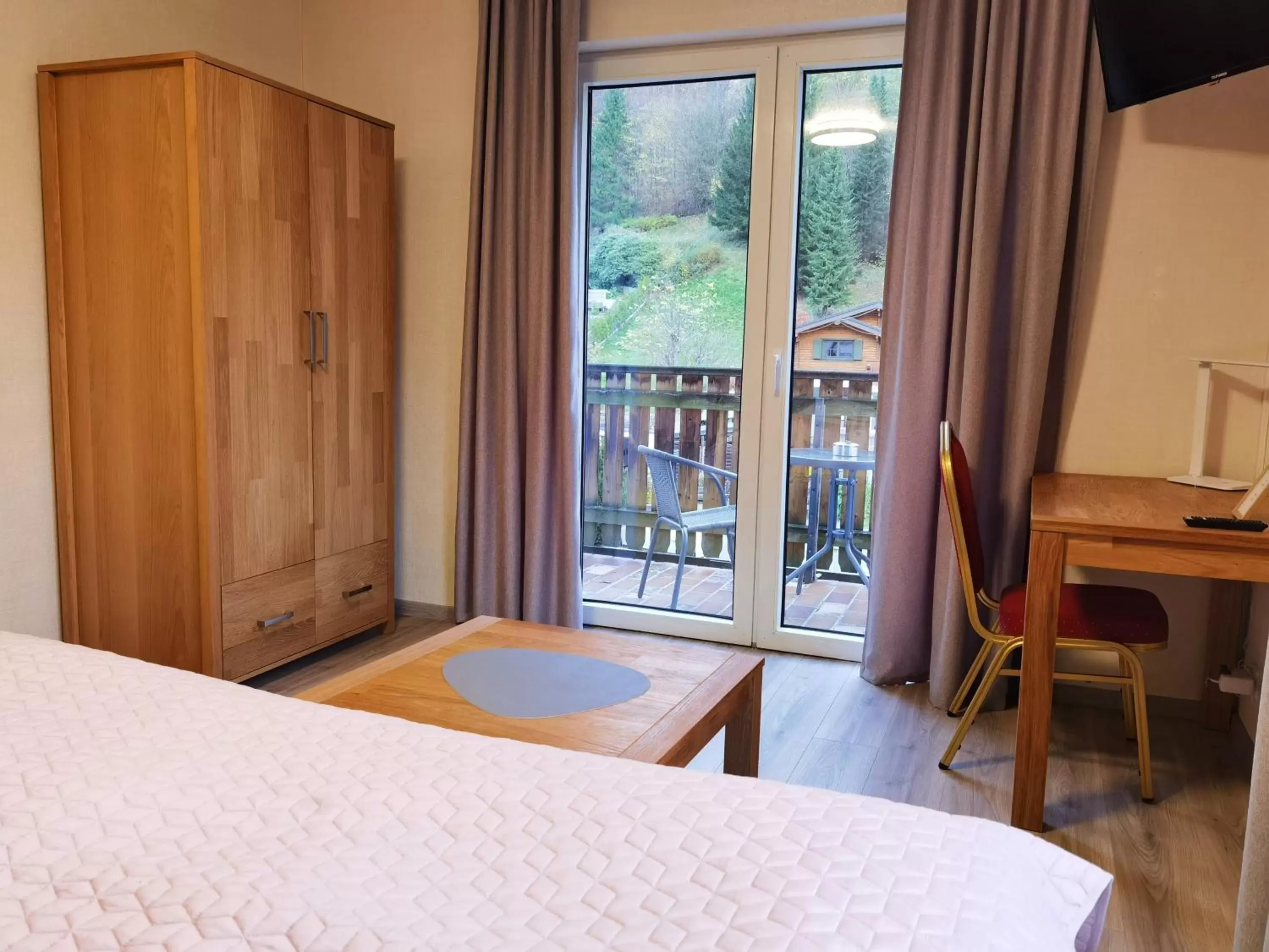 Twin Room with Balcony - single occupancy in AM BERG Hotel Twin Room with Balcony - single occupancy in AM BERG Hotel