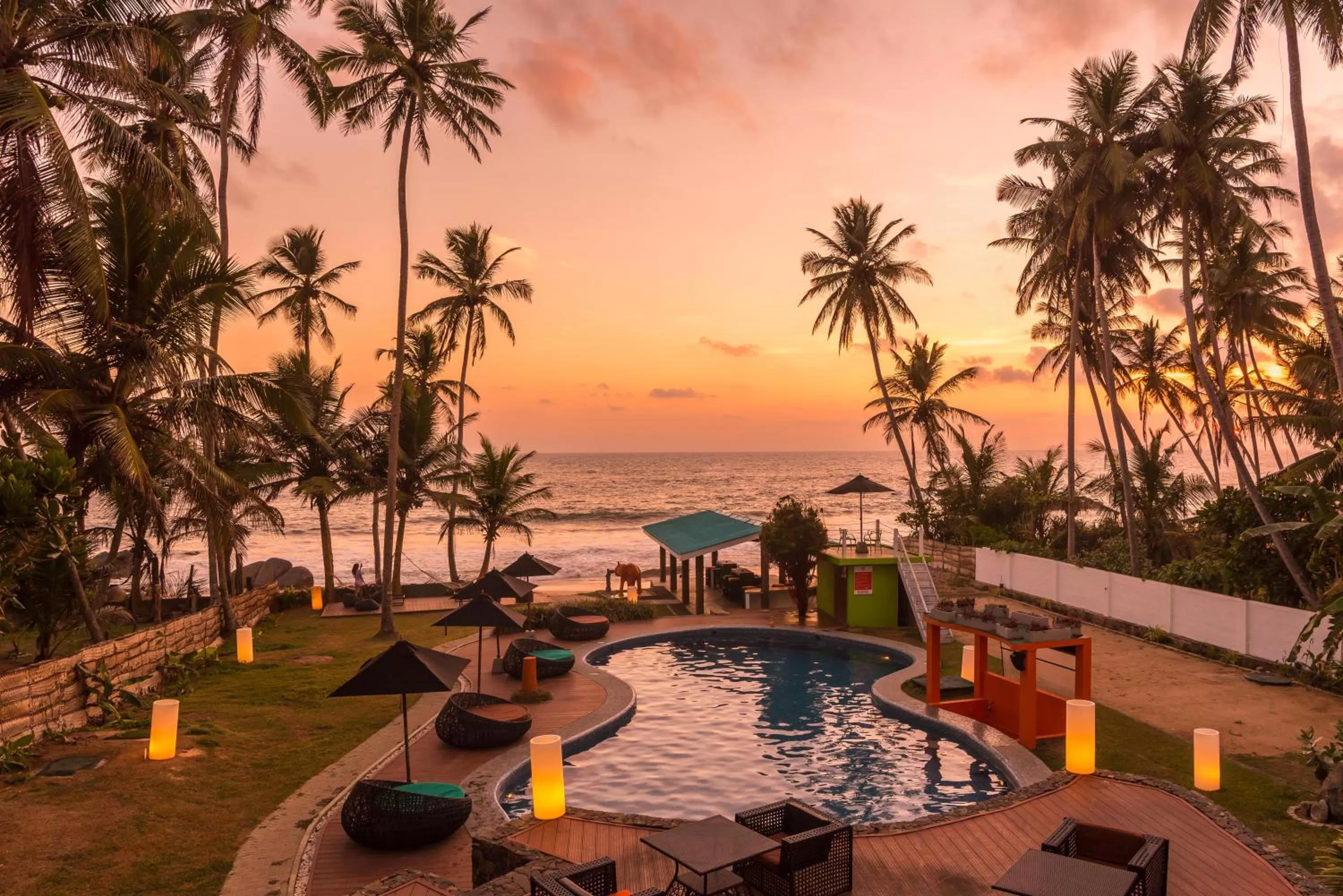 Swimming pool in Hotel J Ambalangoda