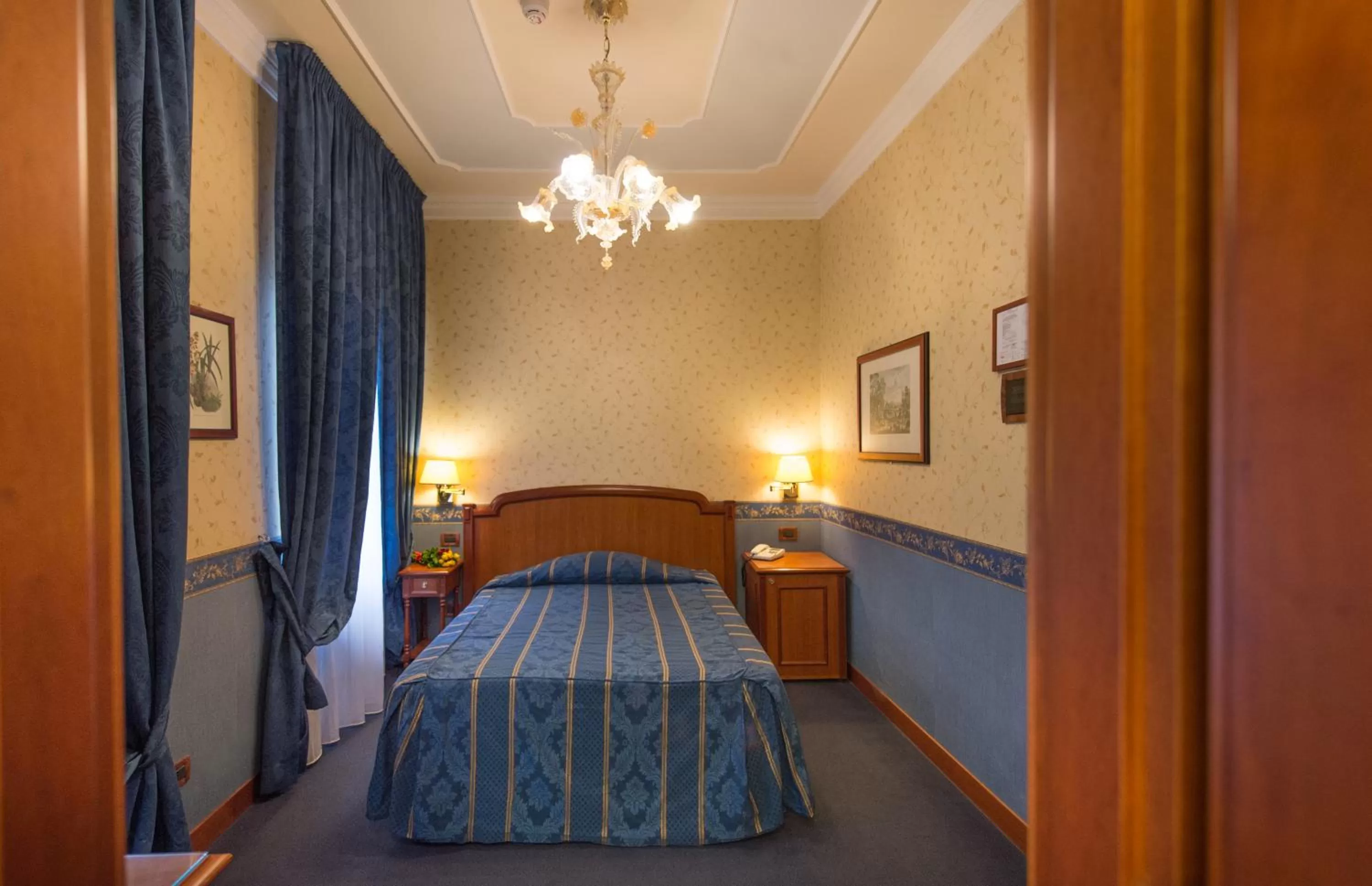 Bedroom, Bed in Diana Park Hotel