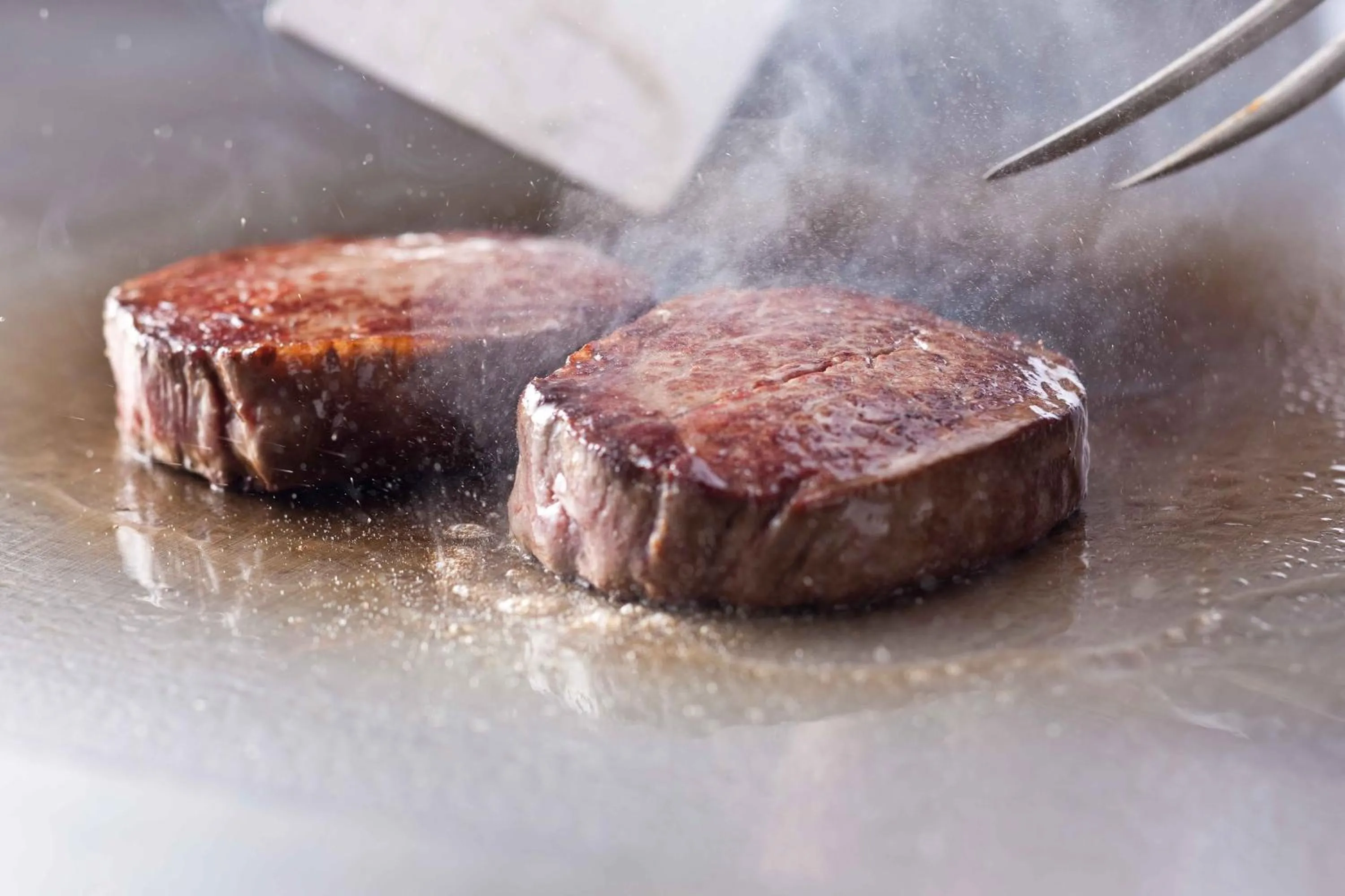 Restaurant/places to eat in Royal Park Hotel