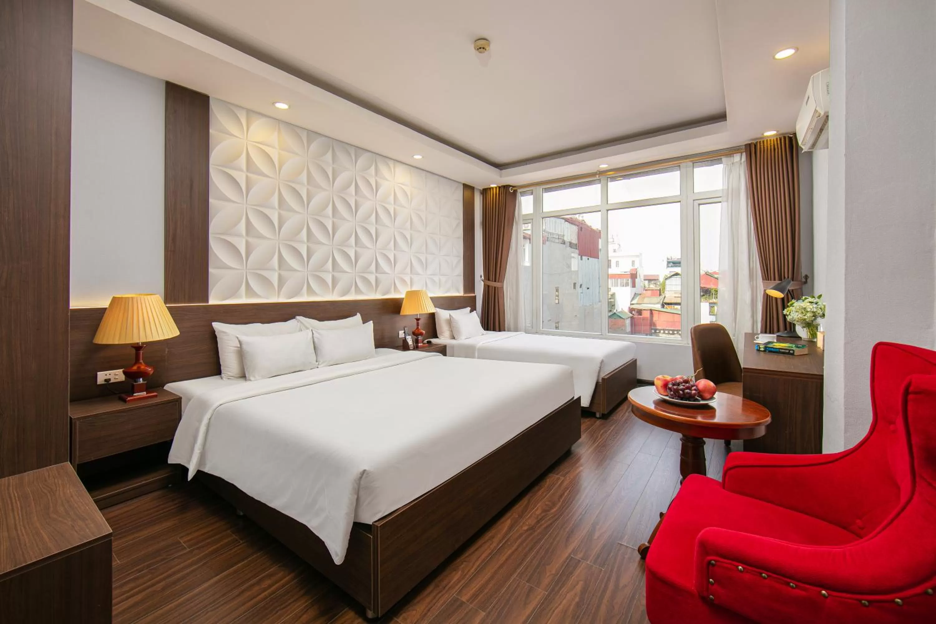 Photo of the whole room, Bed in Hanoi Diamond King Hotel & Travel
